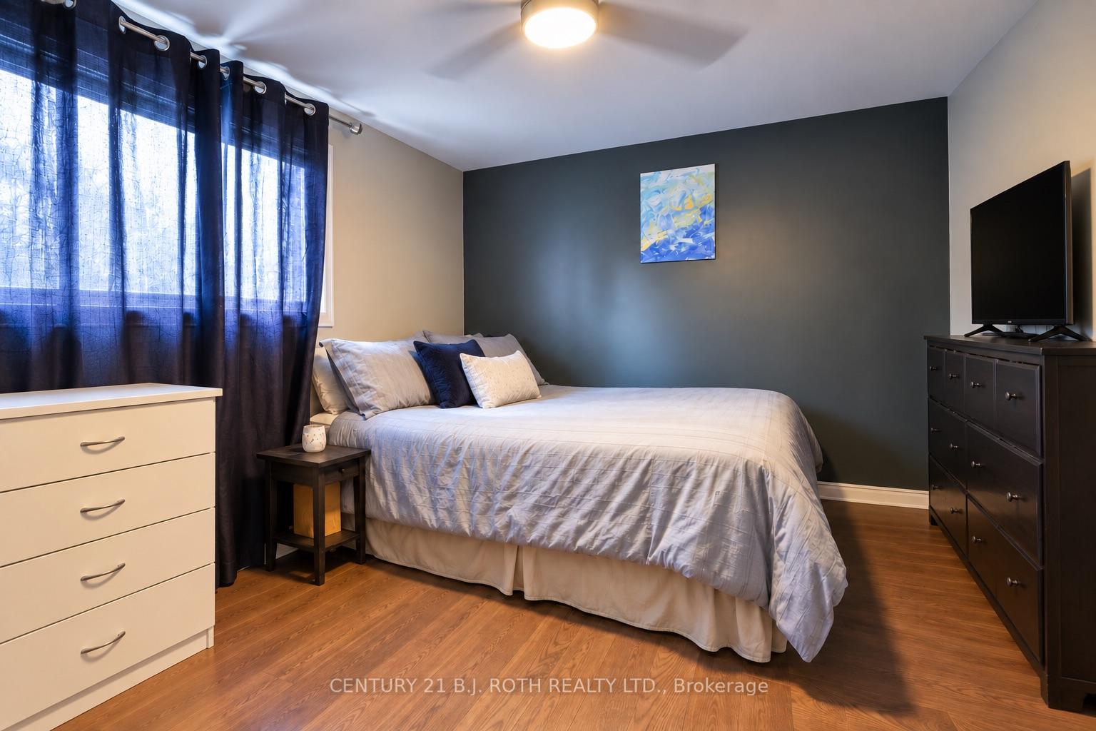 Photo 14 of 93 Grove Street E, Barrie, Wellington — HOMEH