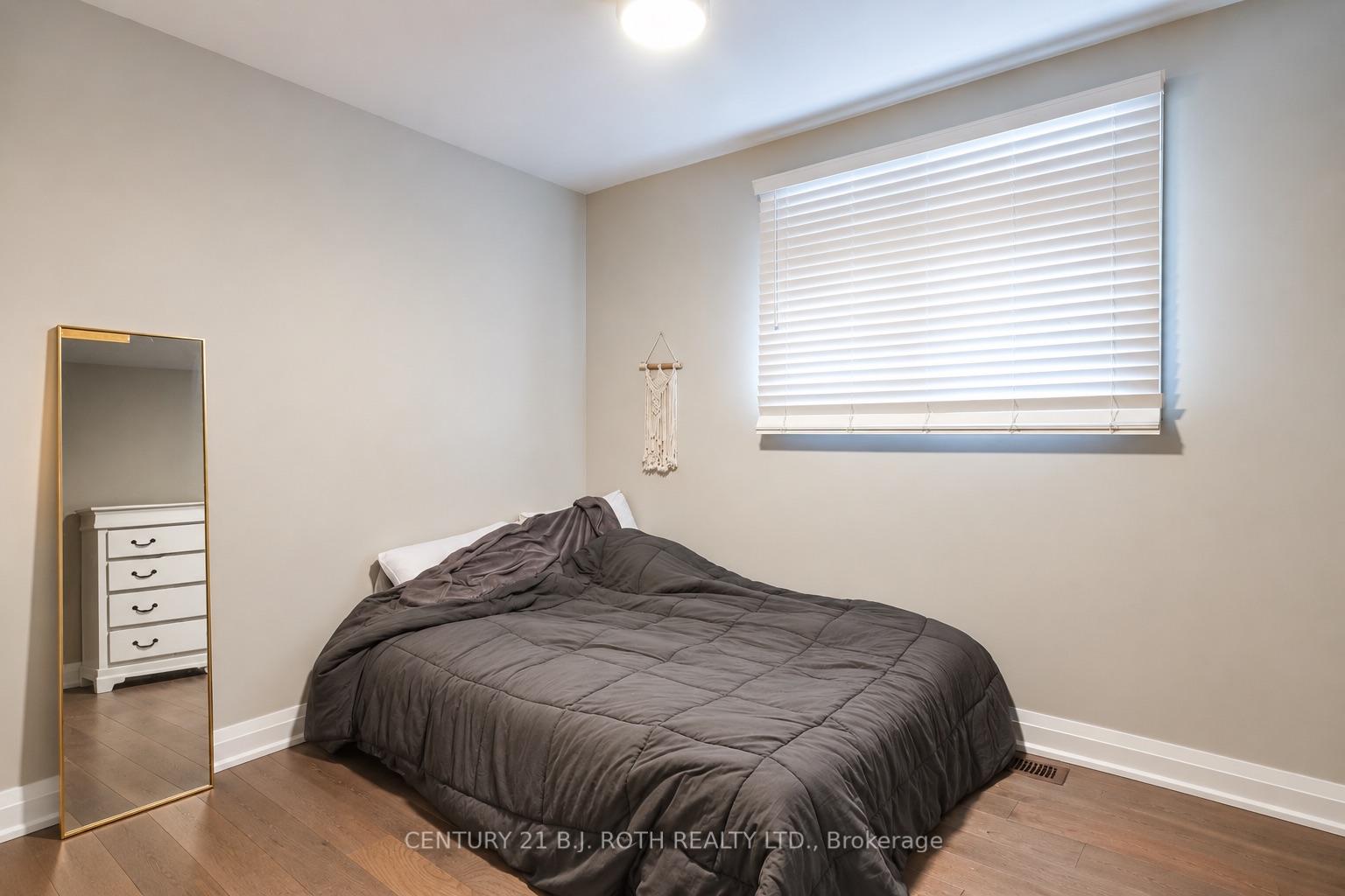 Photo 16 of 93 Grove Street E, Barrie, Wellington — HOMEH