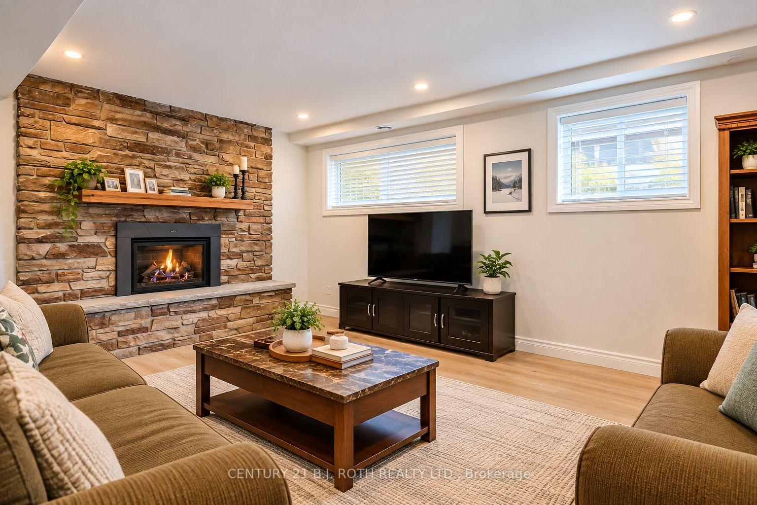 Photo 22 of 93 Grove Street E, Barrie, Wellington — HOMEH