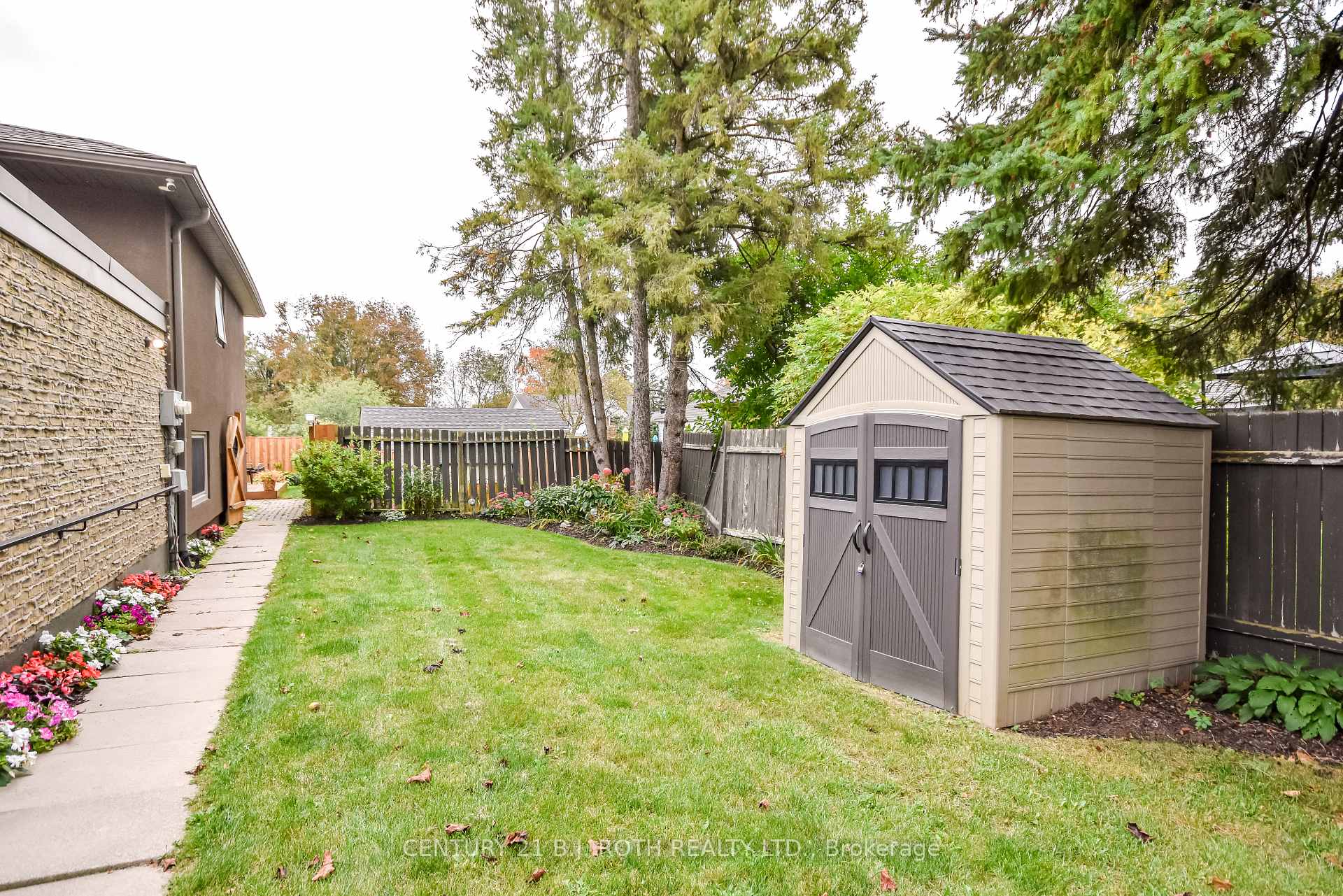 Photo 33 of 93 Grove Street E, Barrie, Wellington — HOMEH