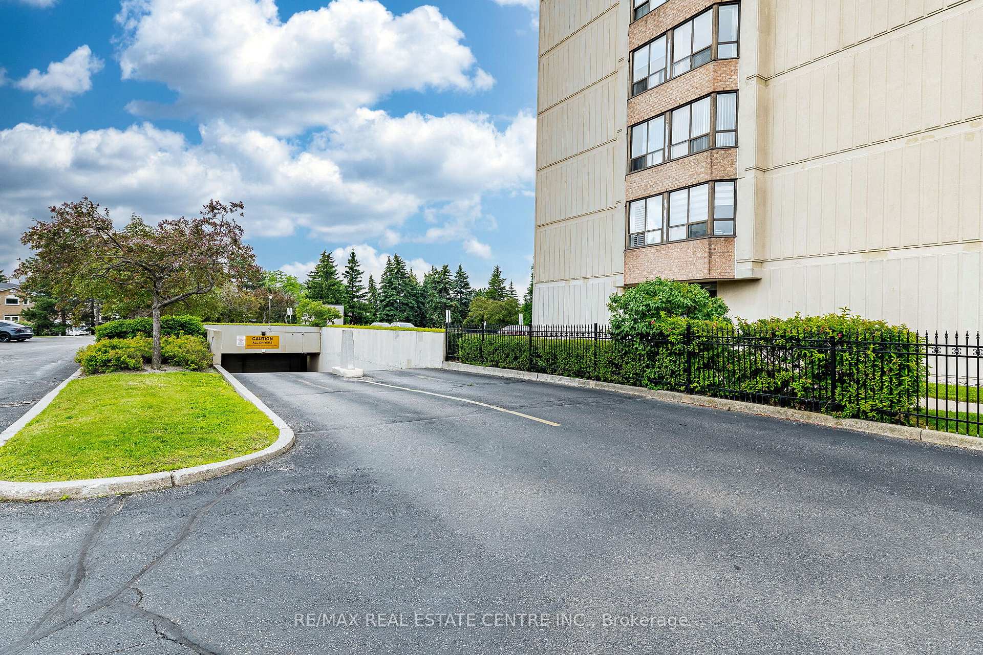 Photo 2 of Unit 210, 10 Malta Avenue, Brampton, Fletcher's Creek Village — HOMEH