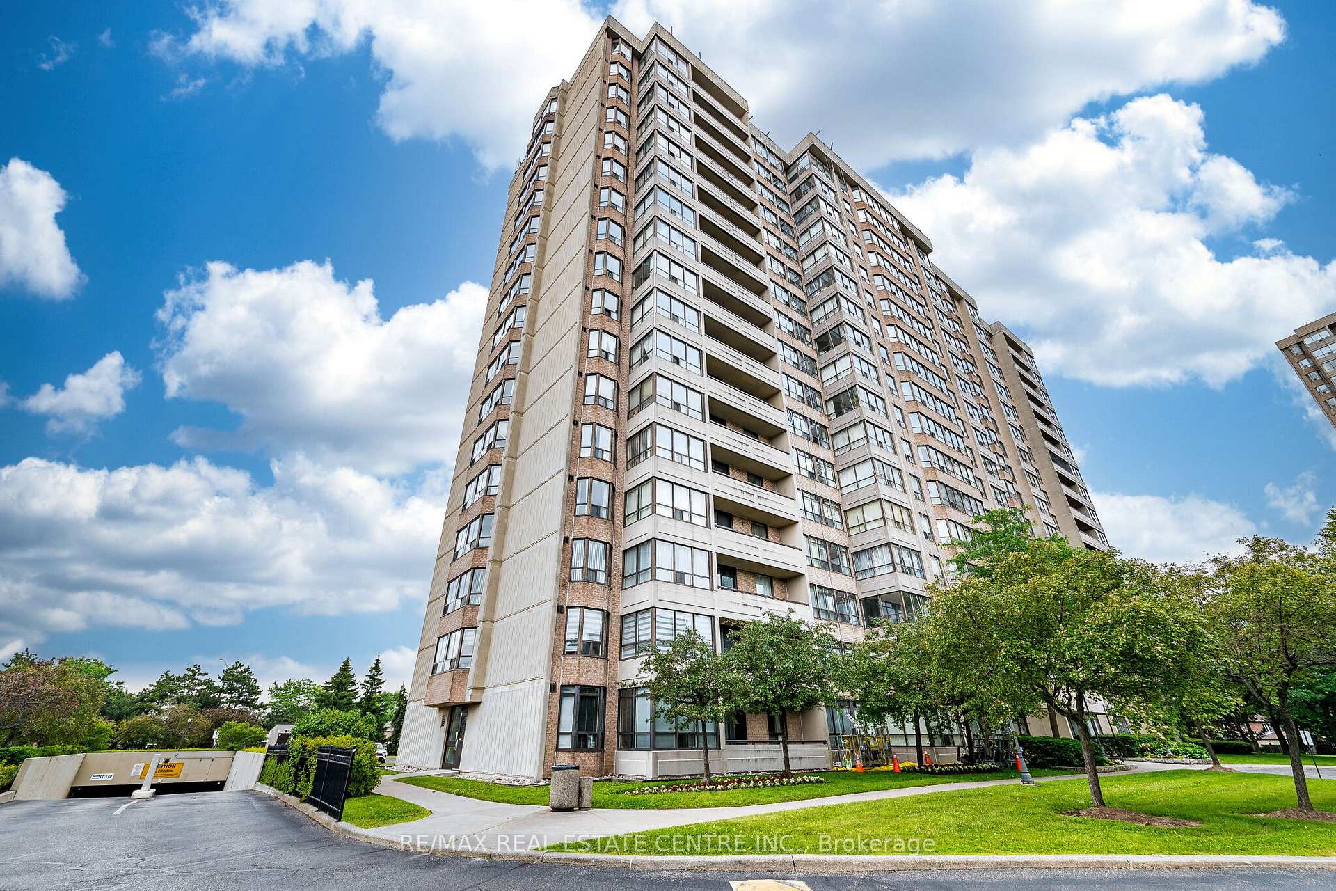 Photo 3 of Unit 210, 10 Malta Avenue, Brampton, Fletcher's Creek Village — HOMEH