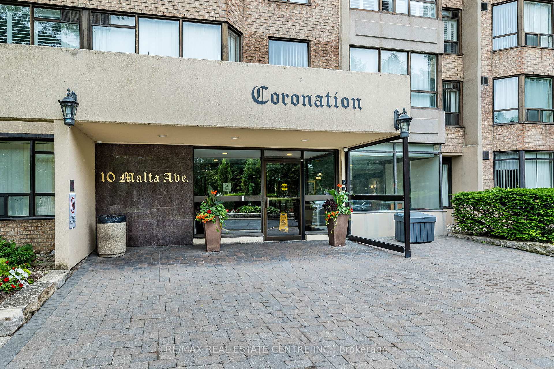 Photo 5 of Unit 210, 10 Malta Avenue, Brampton, Fletcher's Creek Village — HOMEH