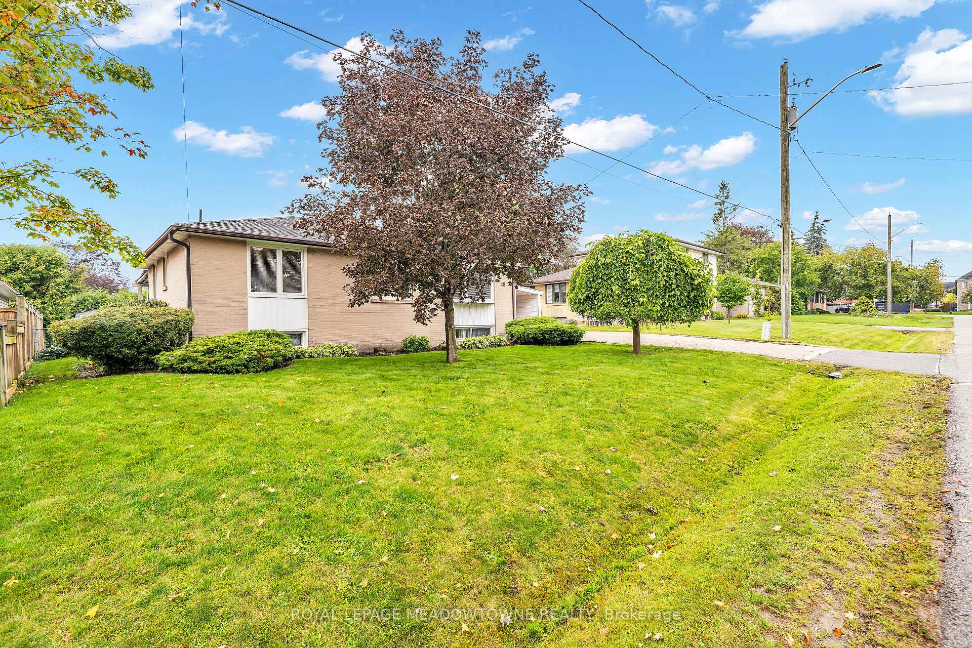 Photo 2 of 48 Garside Avenue, Whitby, Brooklin — HOMEH