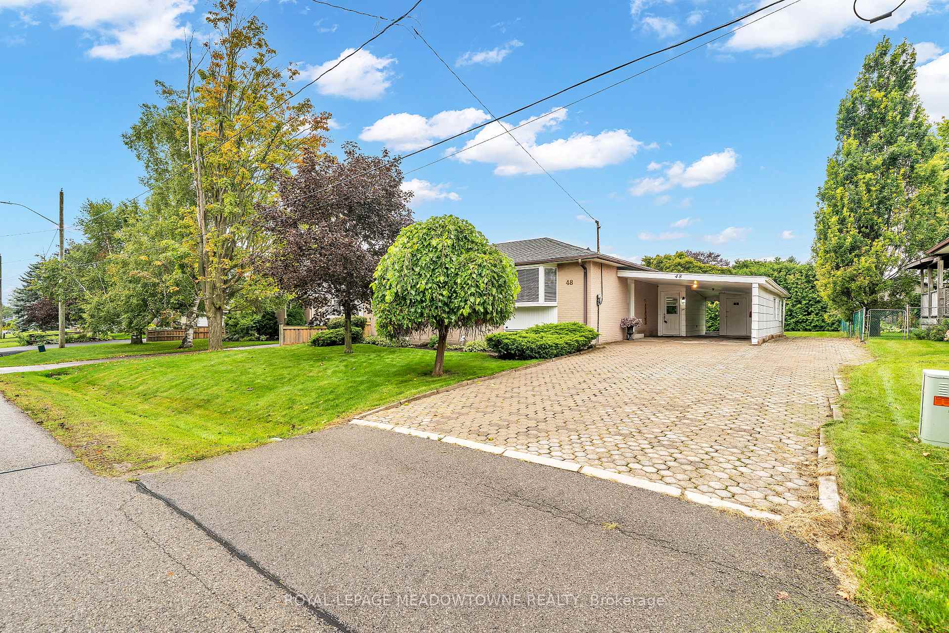 Photo 3 of 48 Garside Avenue, Whitby, Brooklin — HOMEH