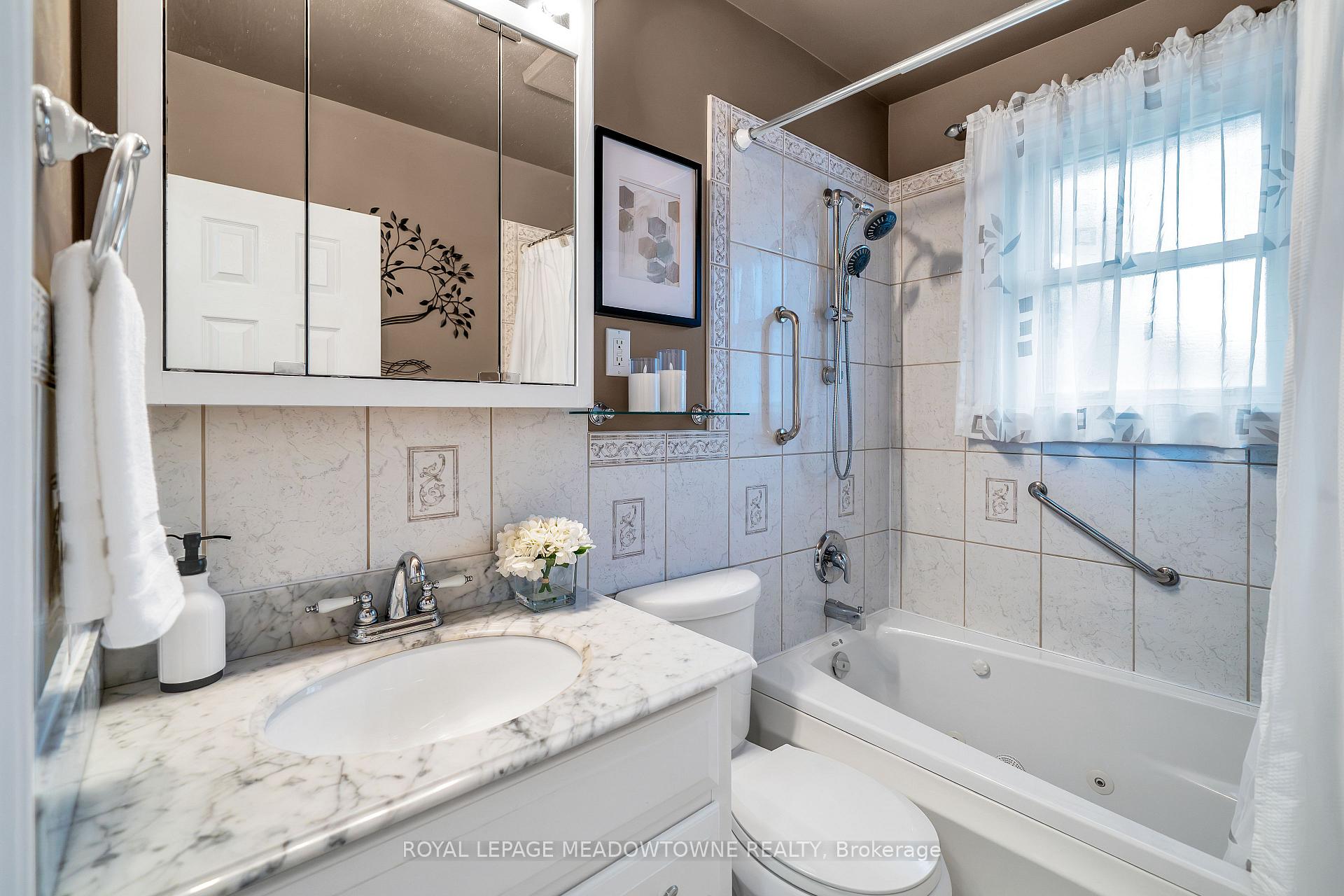 Photo 26 of 48 Garside Avenue, Whitby, Brooklin — HOMEH
