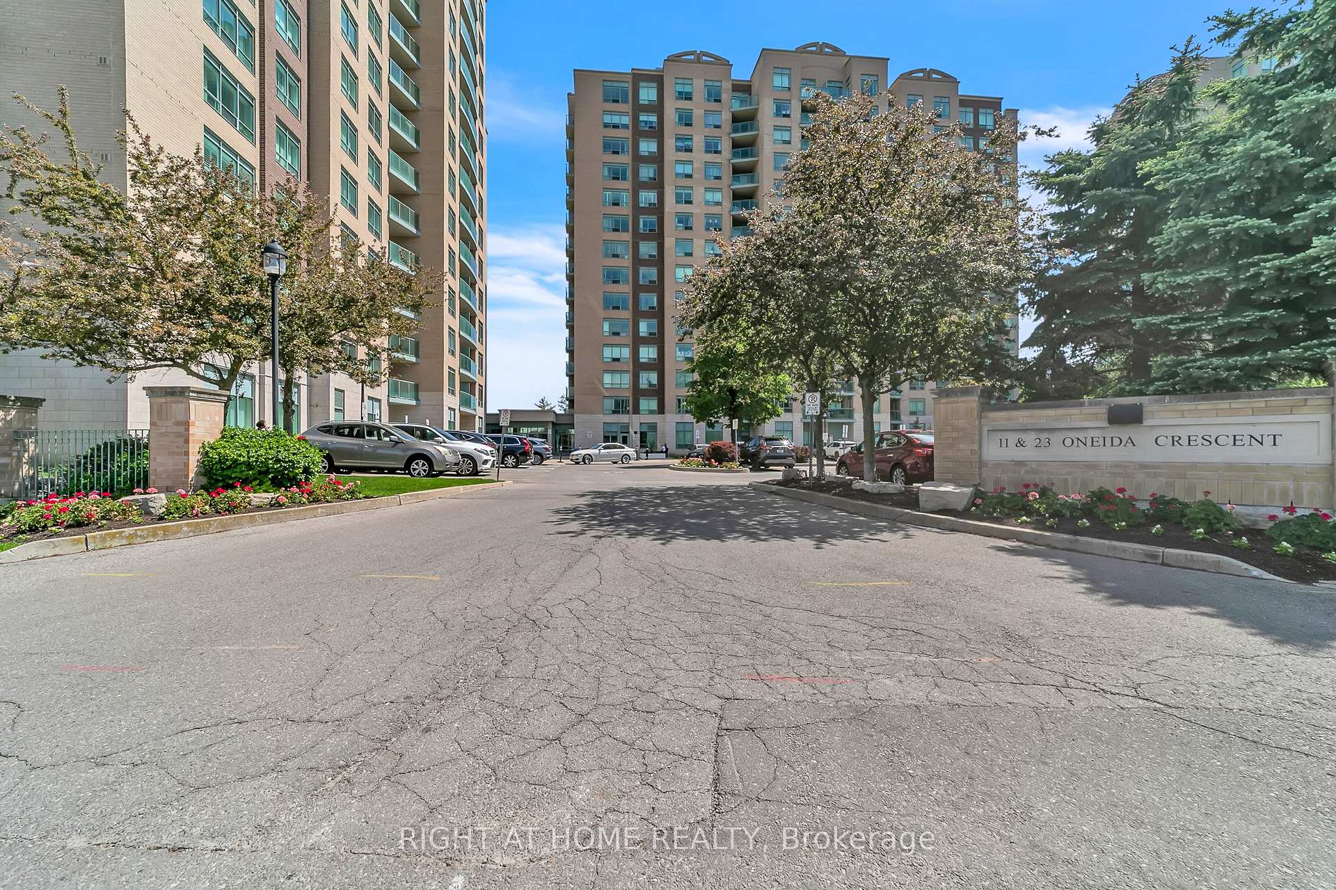 Photo 2 of Unit 1202, 11 Oneida Crescent, Richmond Hill, Langstaff — HOMEH