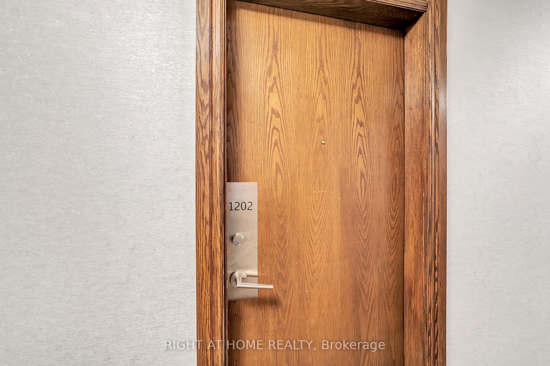 Photo 7 of Unit 1202, 11 Oneida Crescent, Richmond Hill, Langstaff — HOMEH