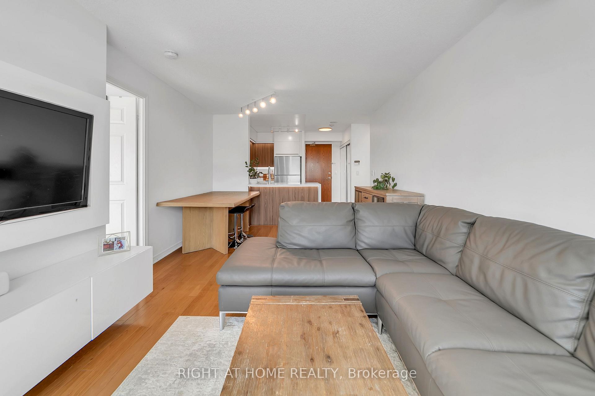Photo 17 of Unit 1202, 11 Oneida Crescent, Richmond Hill, Langstaff — HOMEH