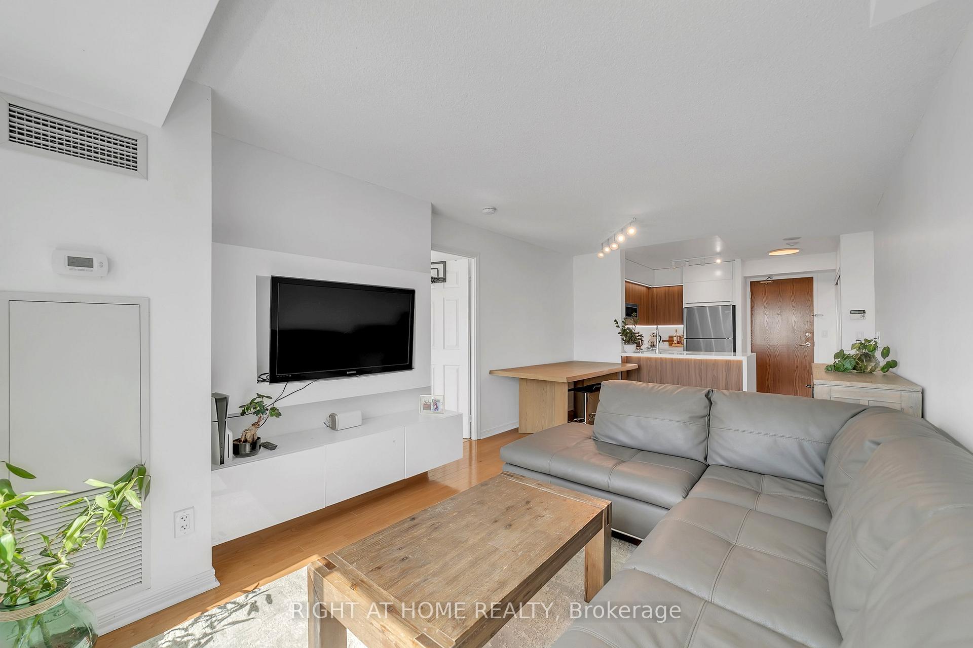 Photo 18 of Unit 1202, 11 Oneida Crescent, Richmond Hill, Langstaff — HOMEH