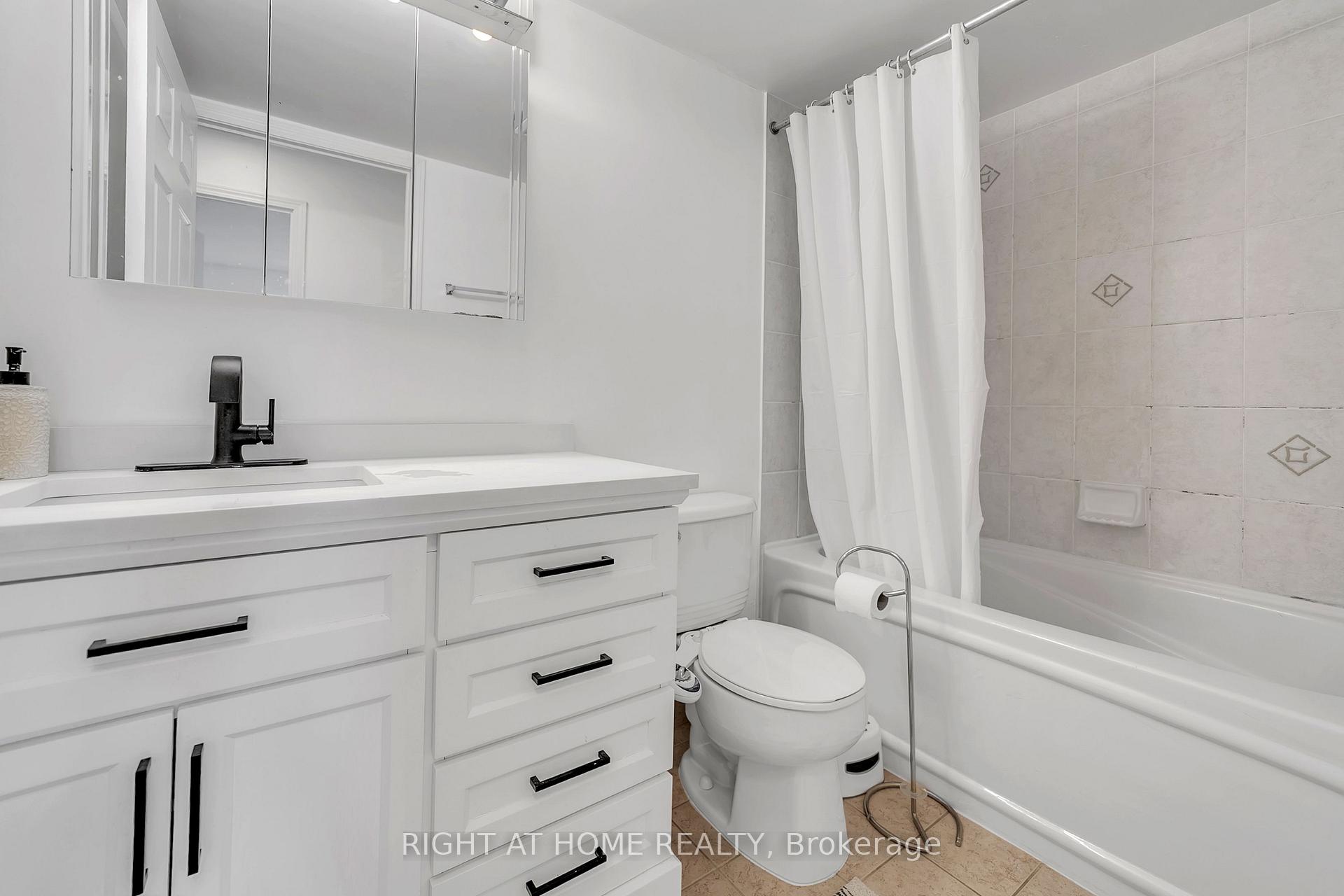 Photo 24 of Unit 1202, 11 Oneida Crescent, Richmond Hill, Langstaff — HOMEH