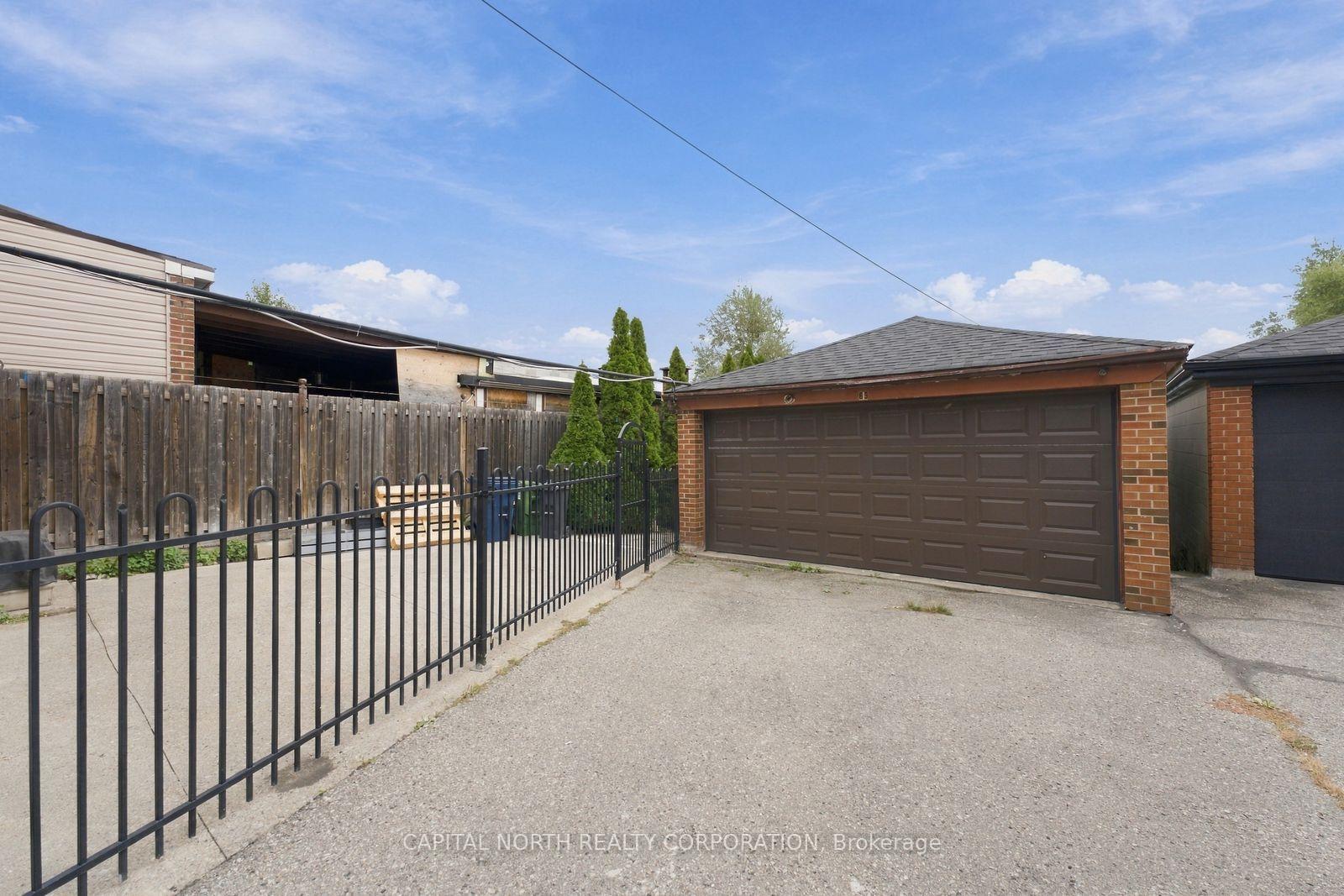 Photo 3 of 65 Falstaff Avenue, North York, Maple Leaf — HOMEH