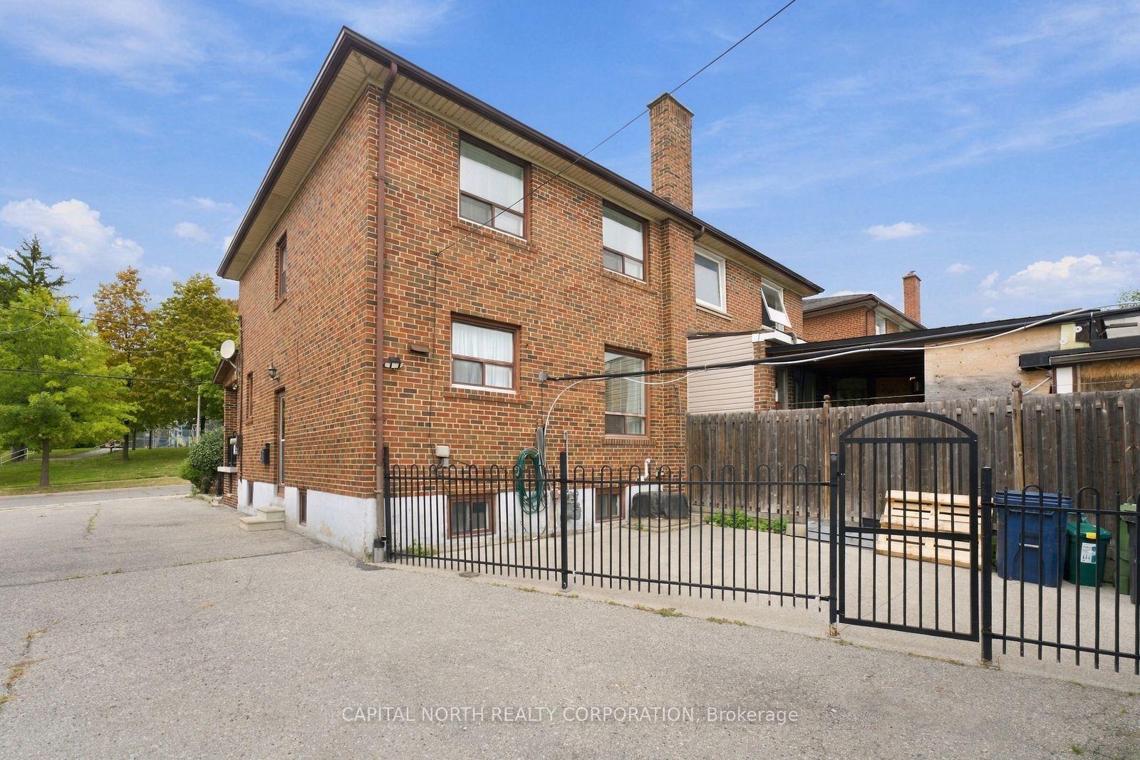 Photo 35 of 65 Falstaff Avenue, North York, Maple Leaf — HOMEH