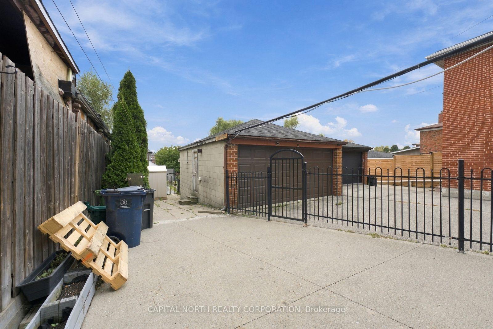 Photo 36 of 65 Falstaff Avenue, North York, Maple Leaf — HOMEH