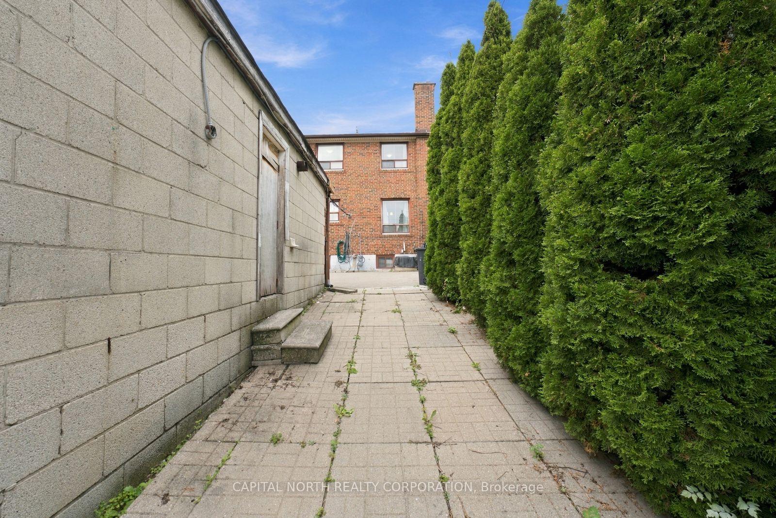 Photo 38 of 65 Falstaff Avenue, North York, Maple Leaf — HOMEH