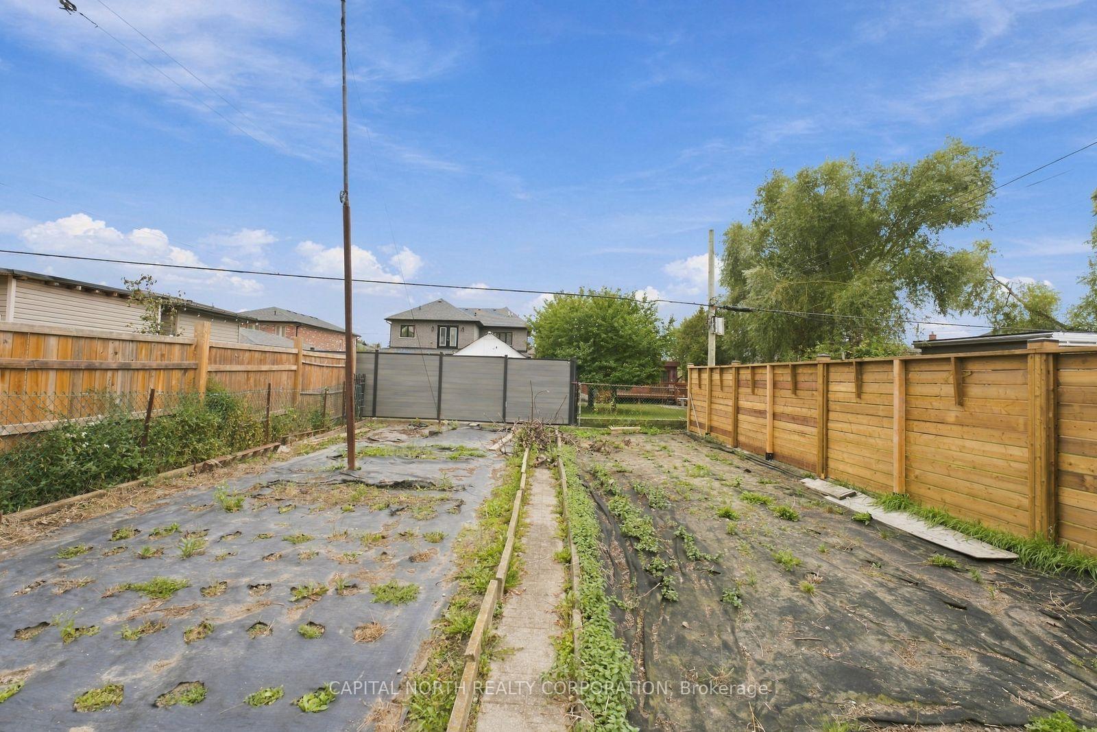 Photo 39 of 65 Falstaff Avenue, North York, Maple Leaf — HOMEH