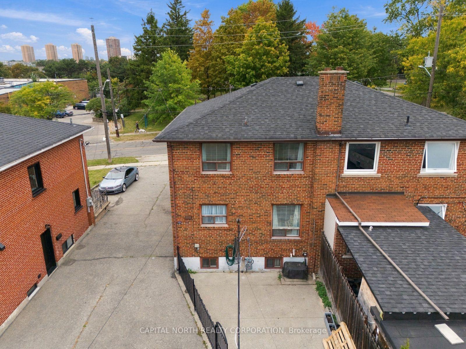 Photo 44 of 65 Falstaff Avenue, North York, Maple Leaf — HOMEH