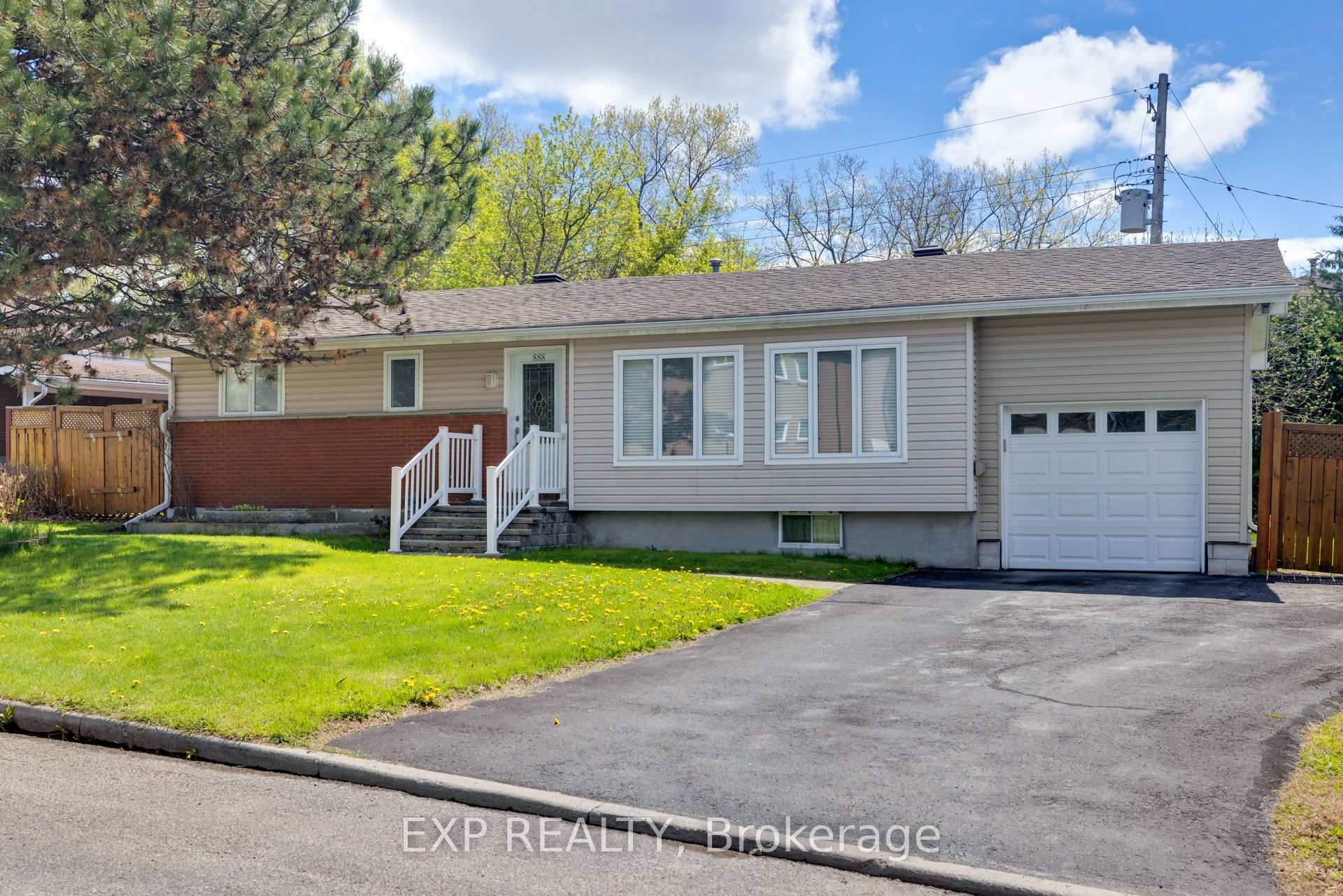 Front of 888 Charleswood Avenue