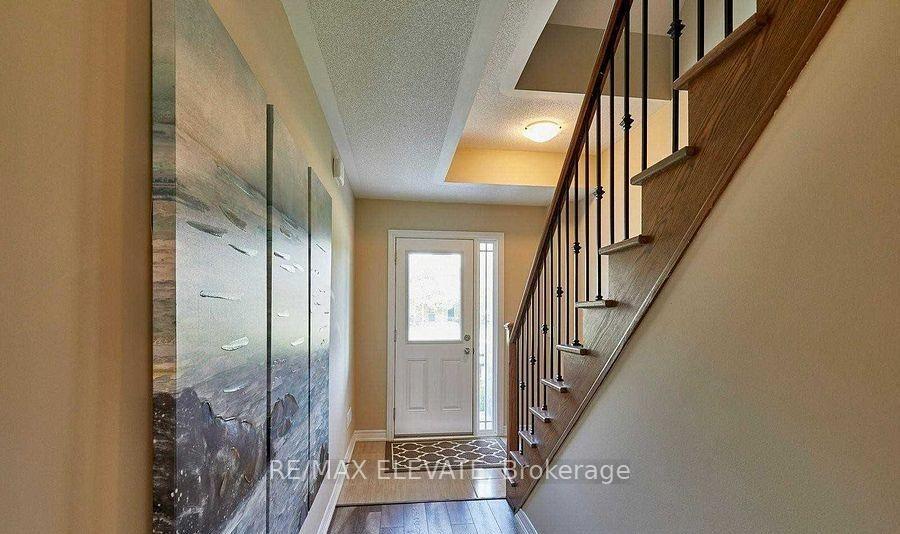 Photo 3 of 28 Waterstone Way, Whitby, Williamsburg — HOMEH