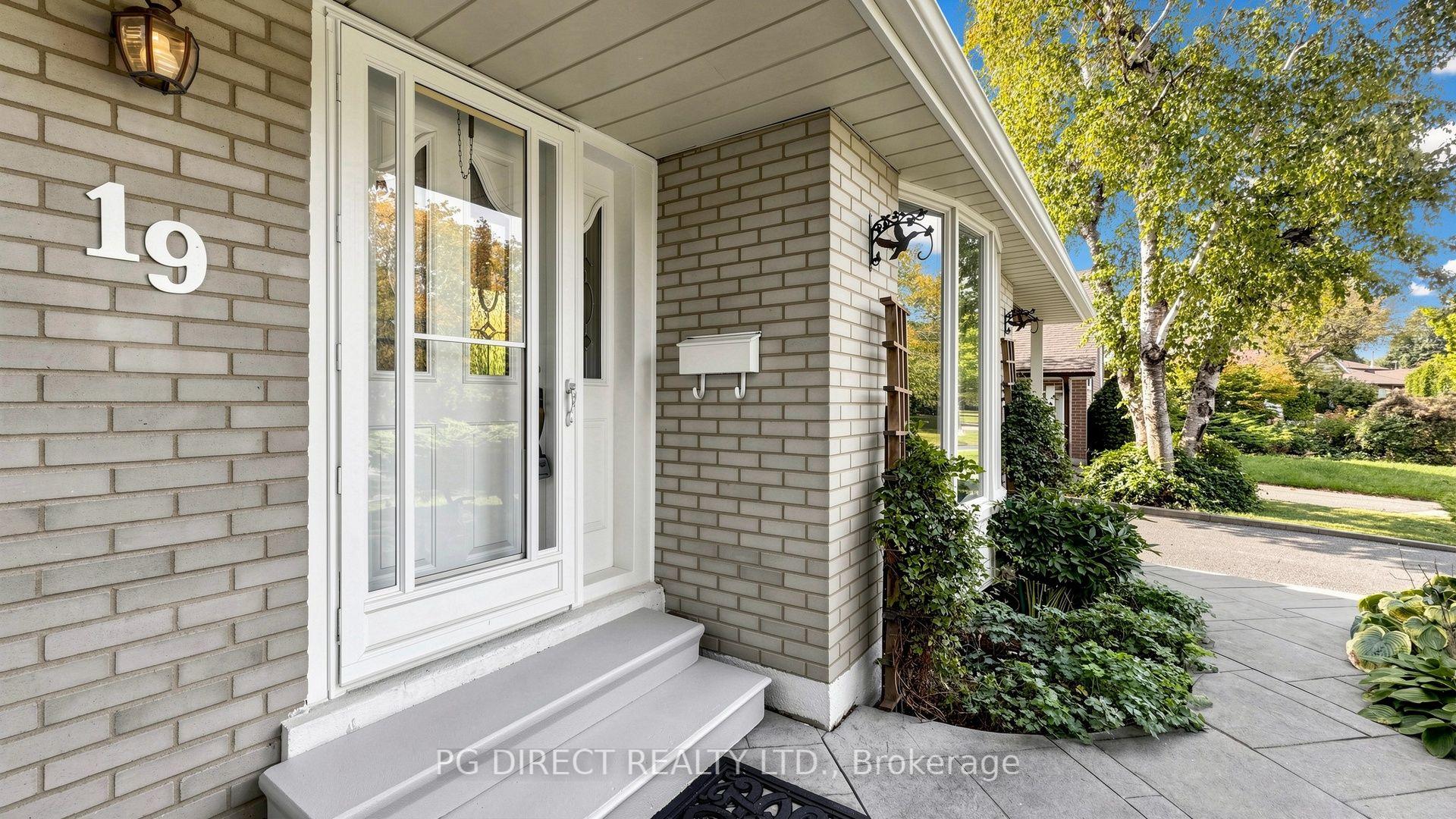 Photo 2 of 19 Bournville Drive, Scarborough, Guildwood — HOMEH