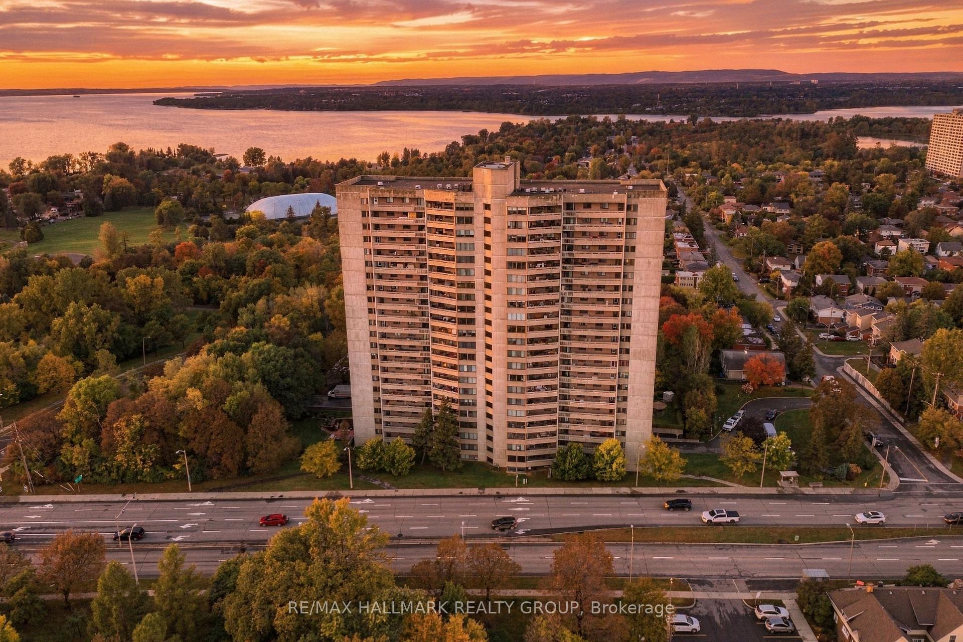 Photo of Unit 1005, 415 Greenview Avenue