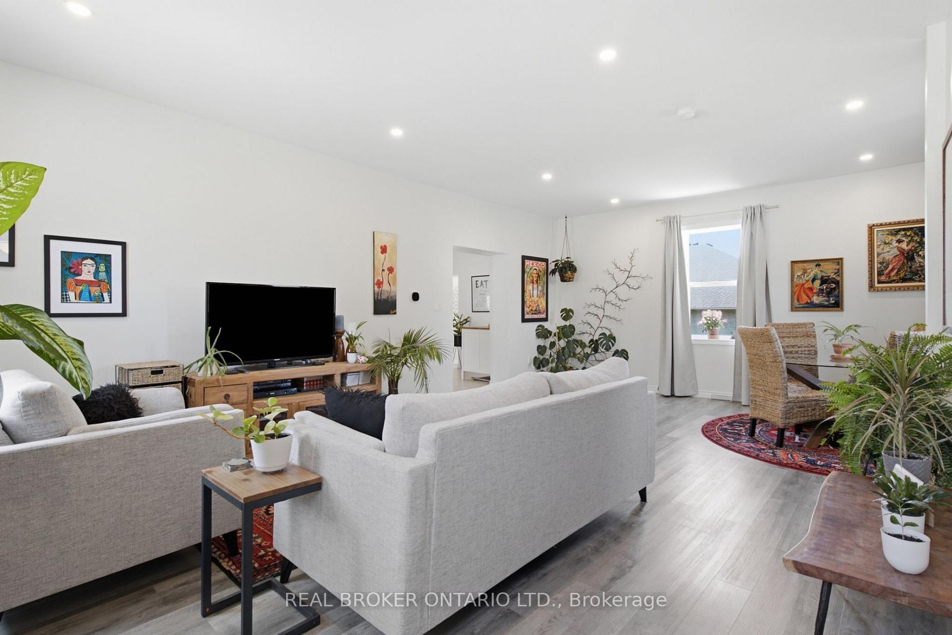 Photo 9 of 520 Elma Street W, North Perth, Listowel — HOMEH