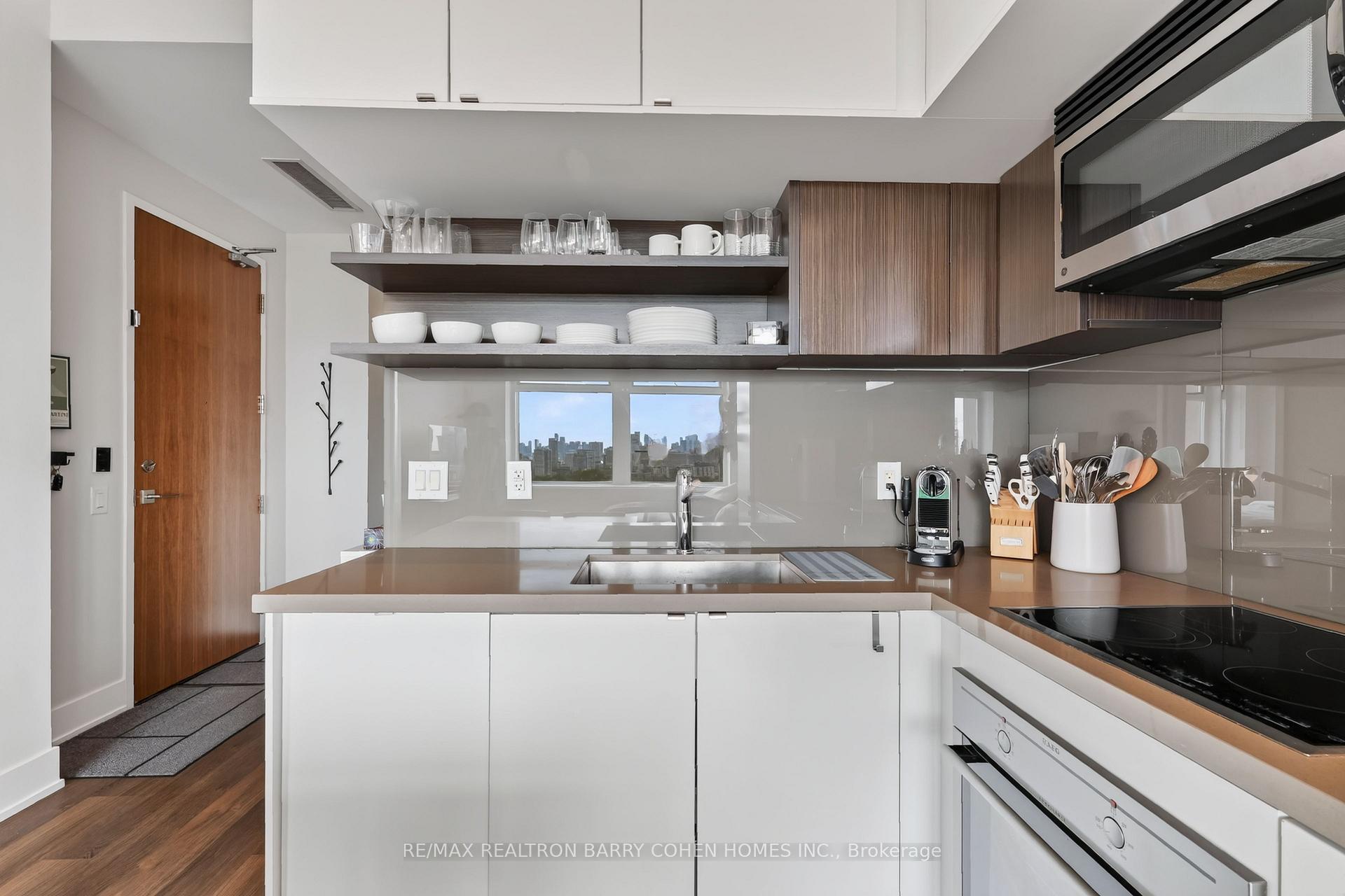Photo 5 of Unit 1018, 111 St Clair Avenue W, Toronto, Yonge-St. Clair — HOMEH