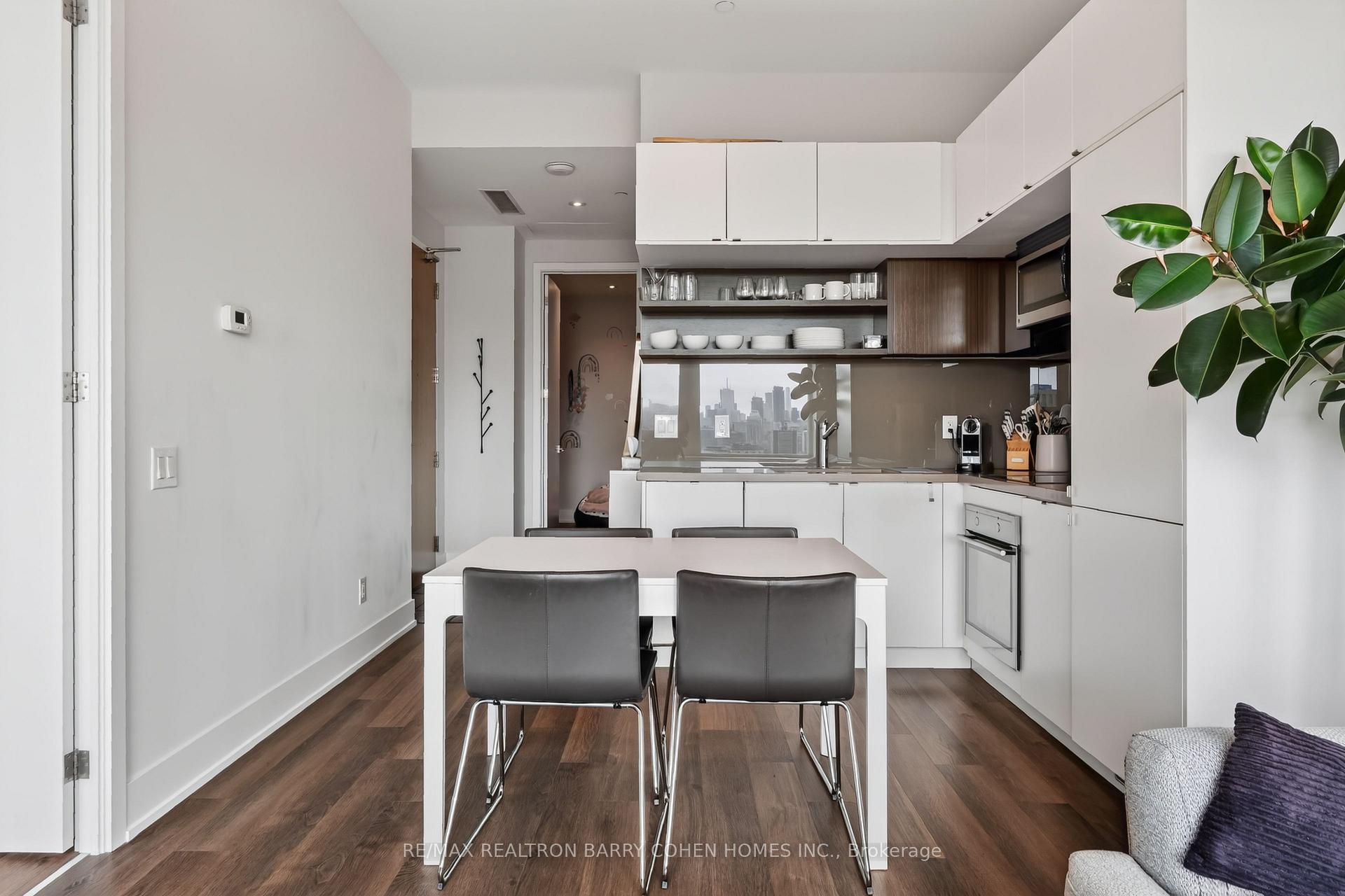 Photo 6 of Unit 1018, 111 St Clair Avenue W, Toronto, Yonge-St. Clair — HOMEH