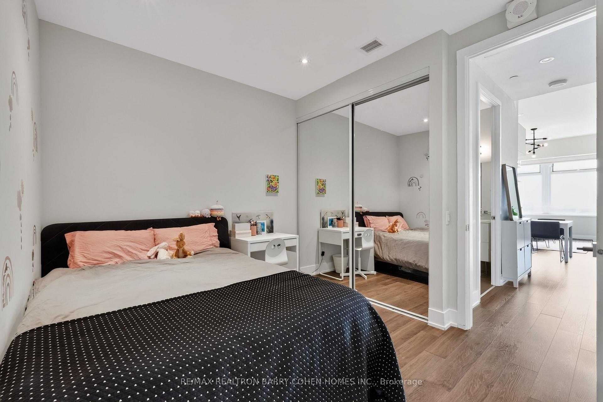 Photo 12 of Unit 1018, 111 St Clair Avenue W, Toronto, Yonge-St. Clair — HOMEH