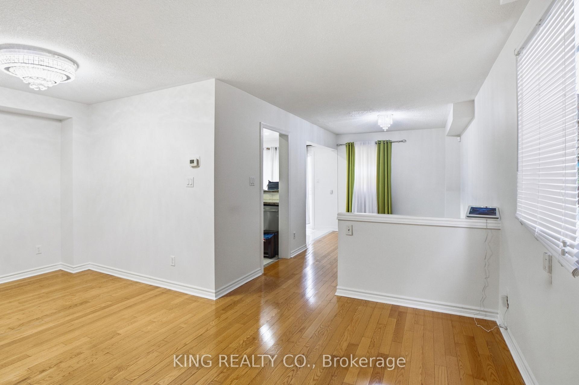 Photo 5 of 81 Tessler Crescent, Brampton, Brampton West — HOMEH