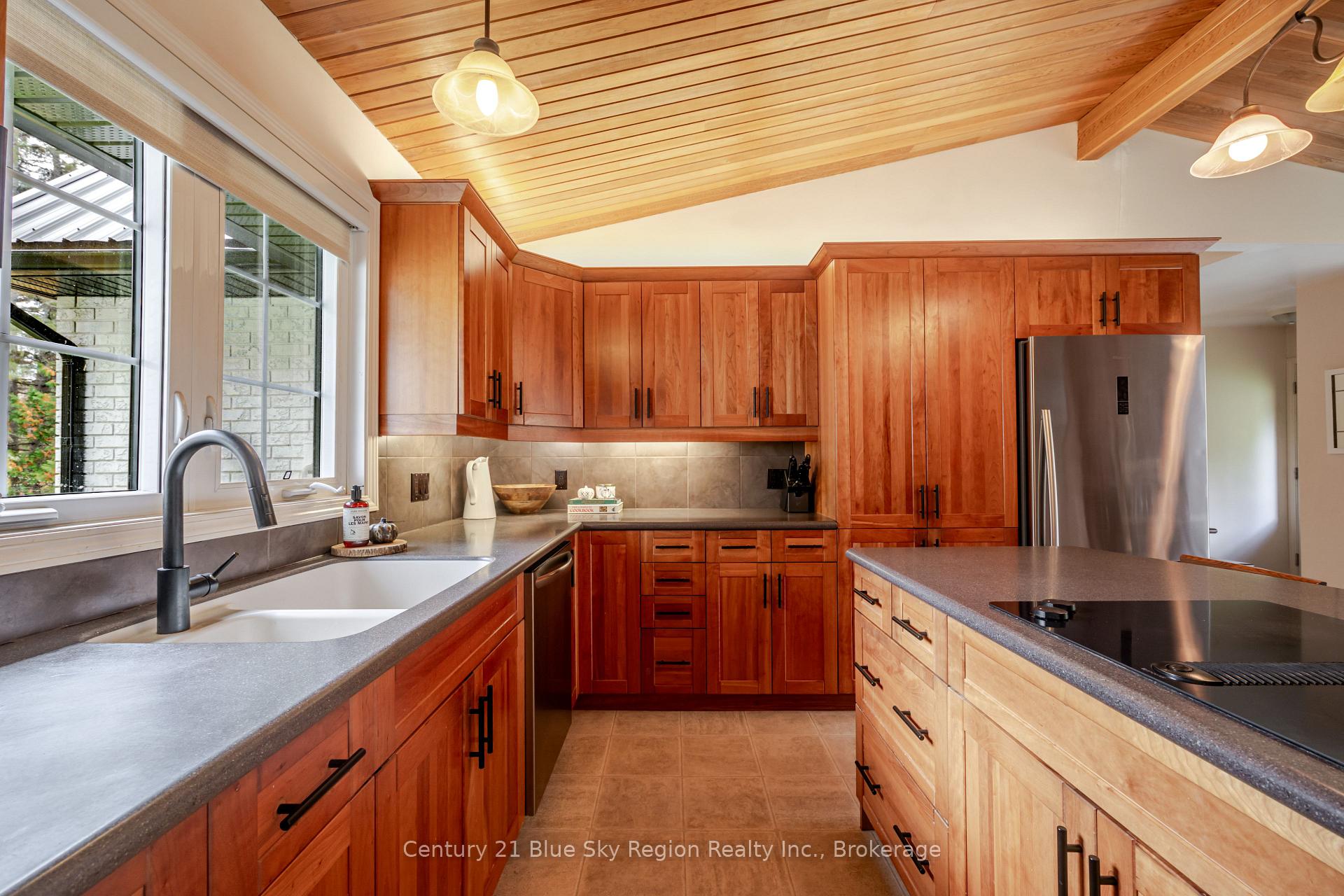 Photo 8 of 1 Springdale Drive, North Bay, Airport — HOMEH