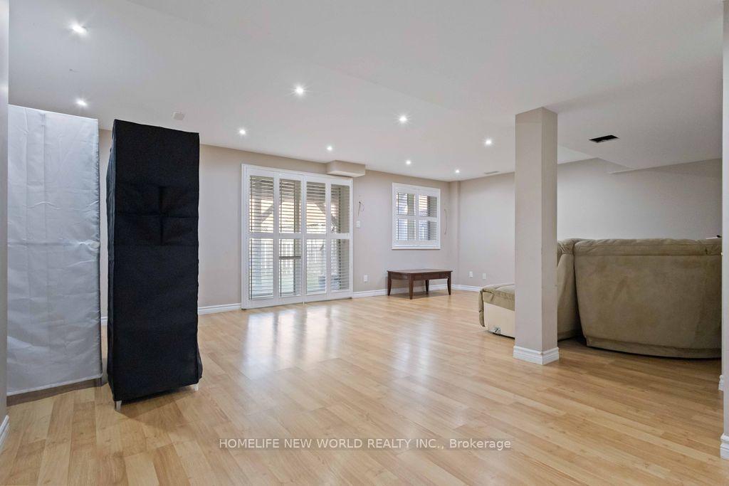 Photo 27 of 332 Williamson Road, Markham, Greensborough — HOMEH