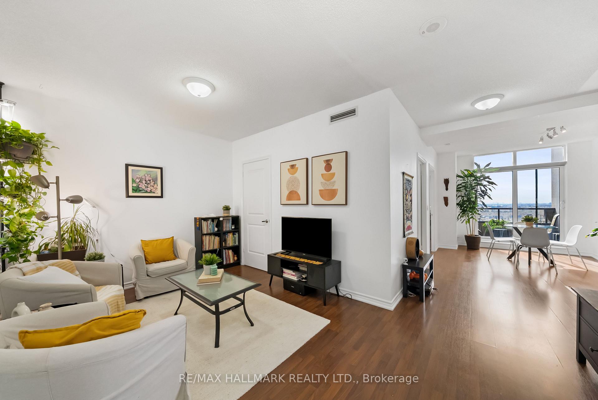 Photo 5 of Unit 1609, 9235 Jane Street, Vaughan, Maple — HOMEH