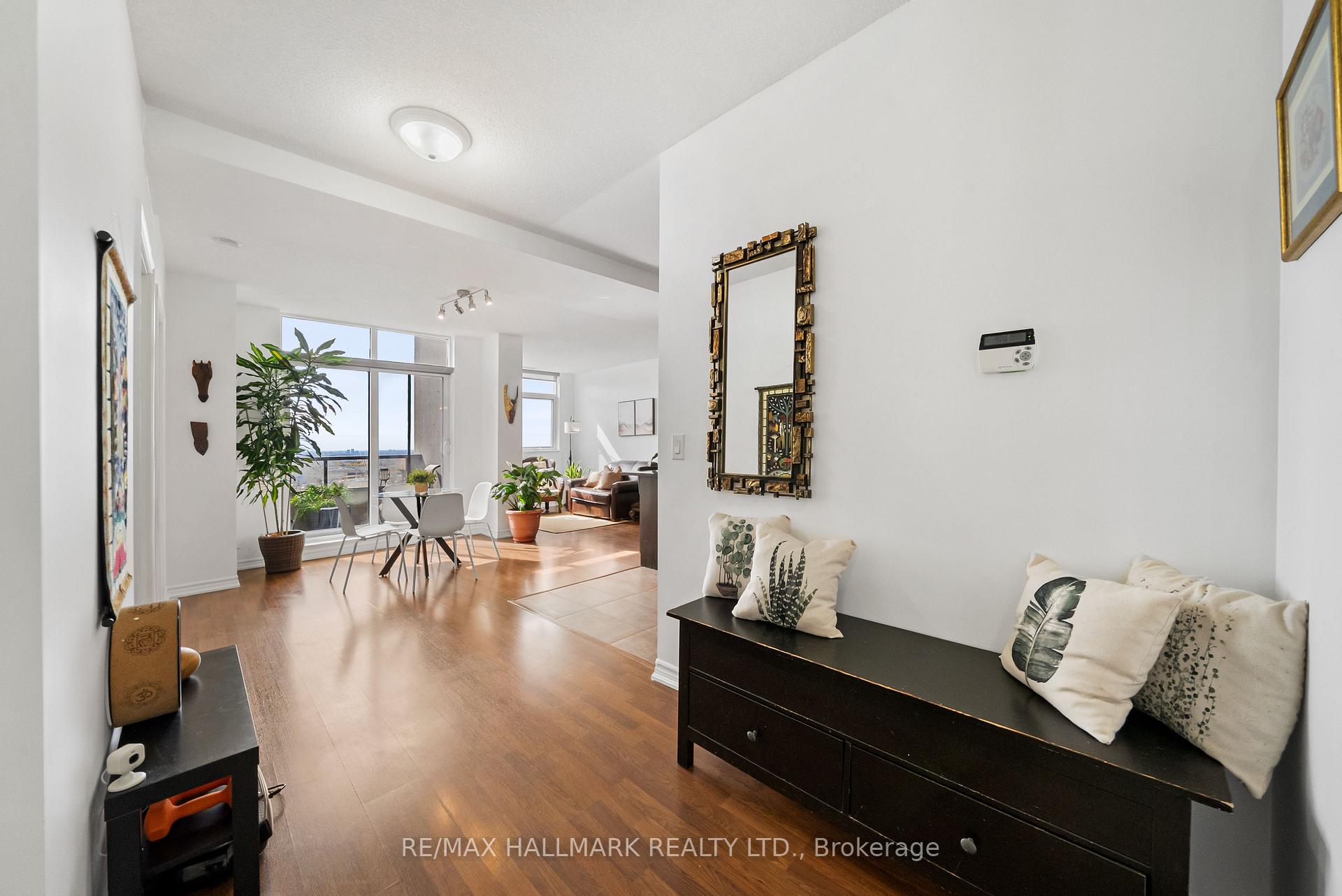 Photo 7 of Unit 1609, 9235 Jane Street, Vaughan, Maple — HOMEH