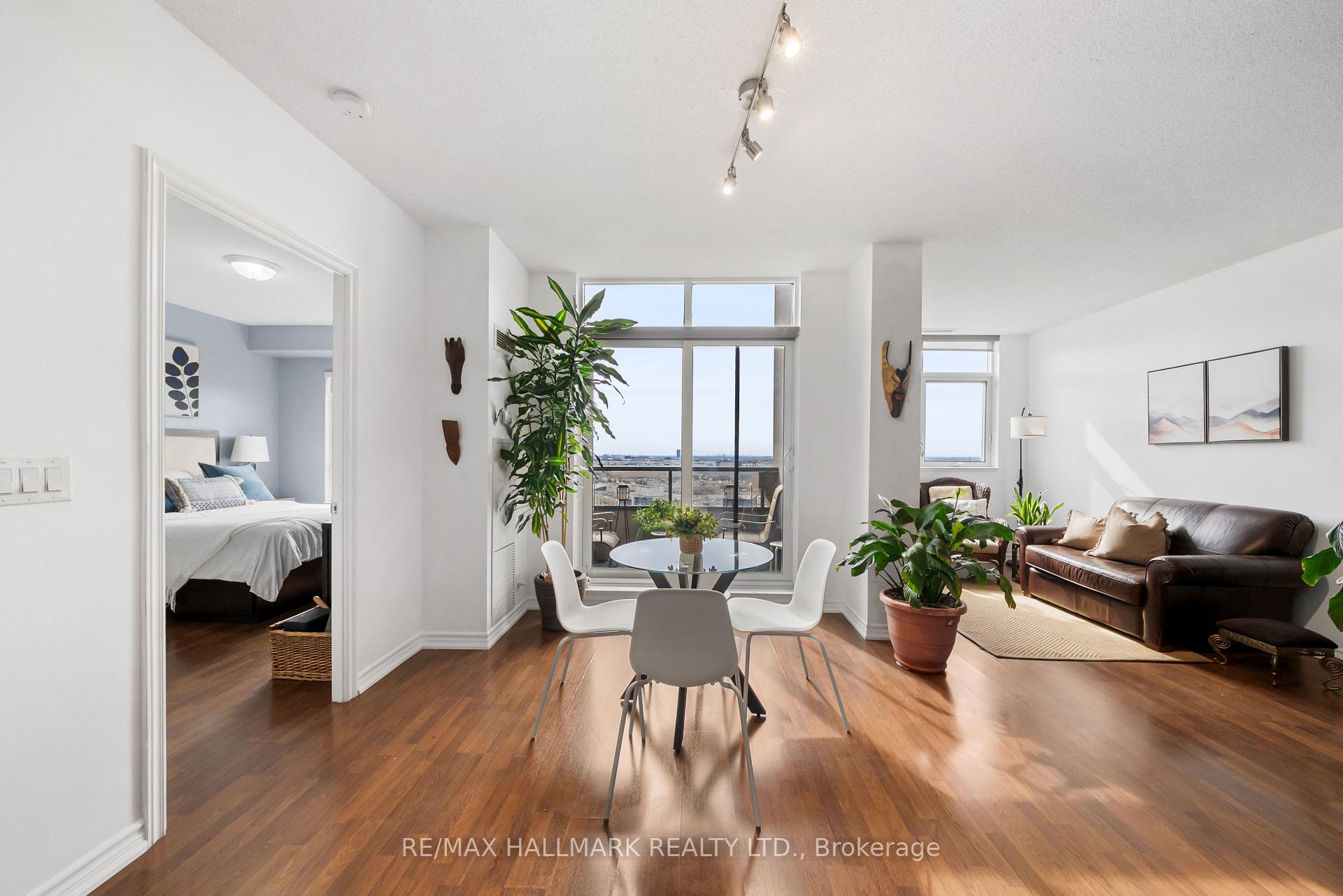 Photo 8 of Unit 1609, 9235 Jane Street, Vaughan, Maple — HOMEH