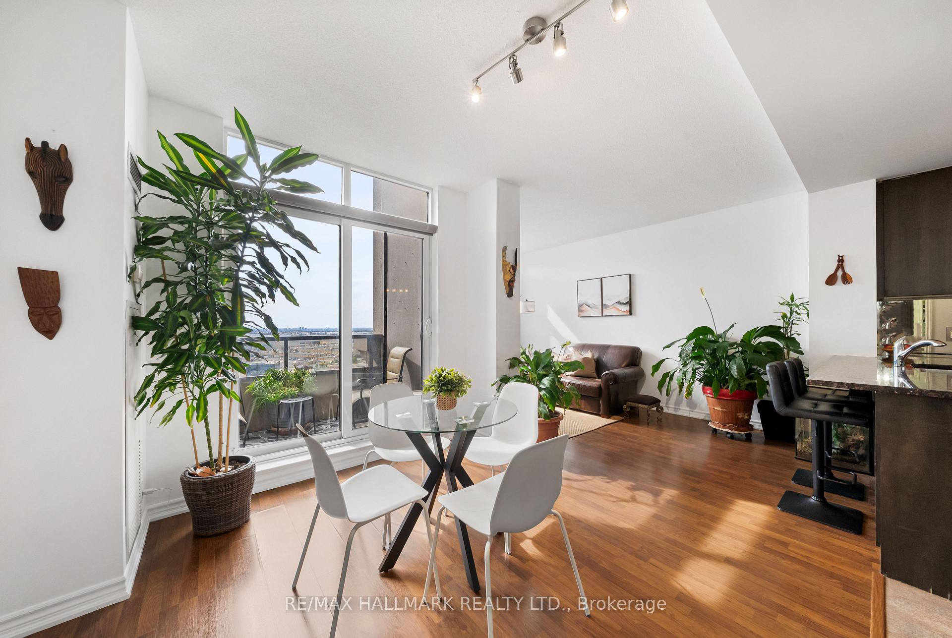 Photo 9 of Unit 1609, 9235 Jane Street, Vaughan, Maple — HOMEH