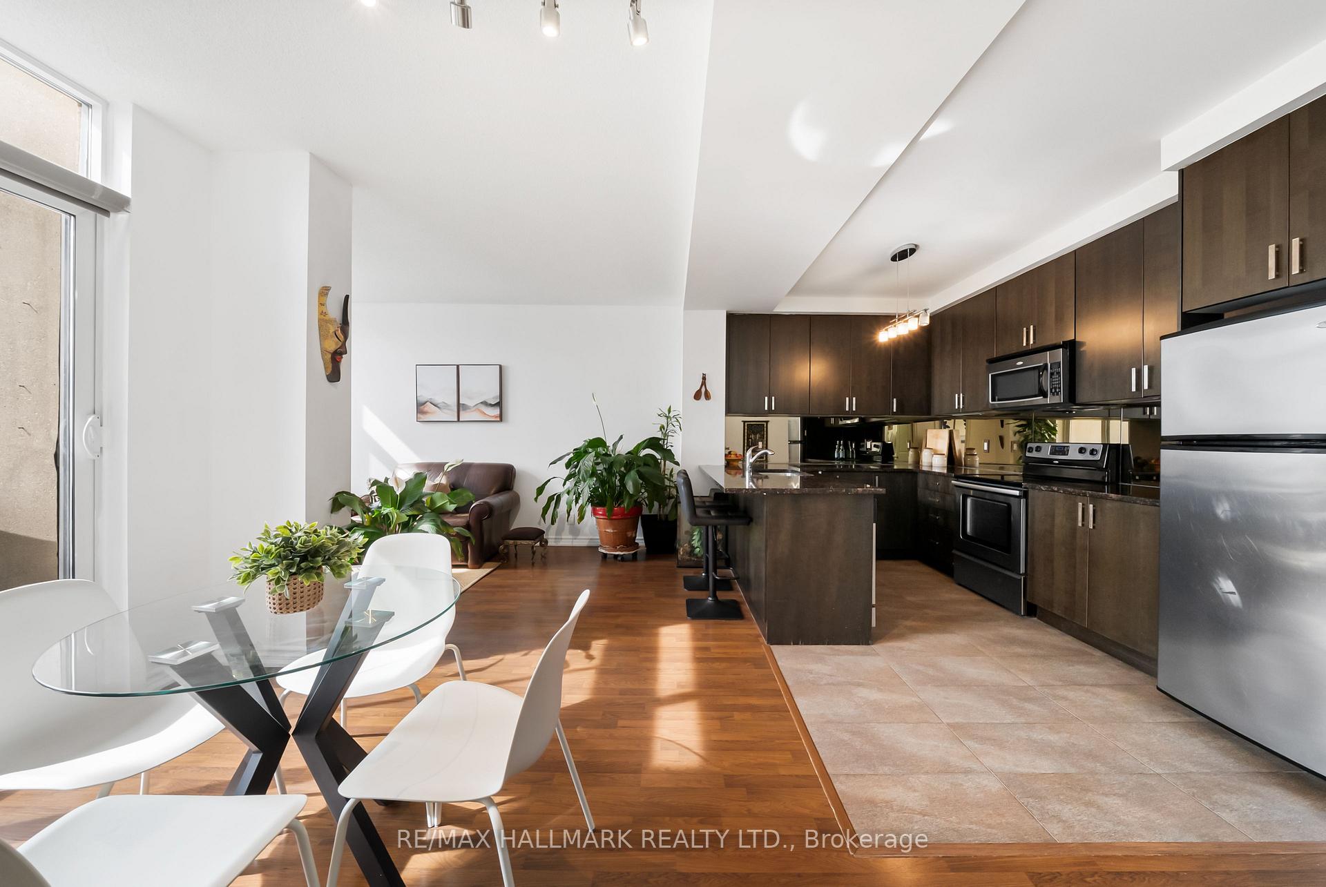 Photo 10 of Unit 1609, 9235 Jane Street, Vaughan, Maple — HOMEH