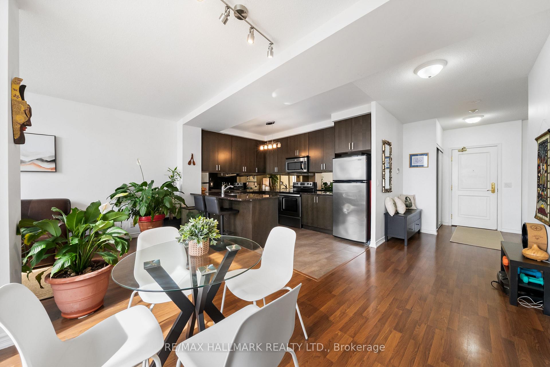Photo 11 of Unit 1609, 9235 Jane Street, Vaughan, Maple — HOMEH