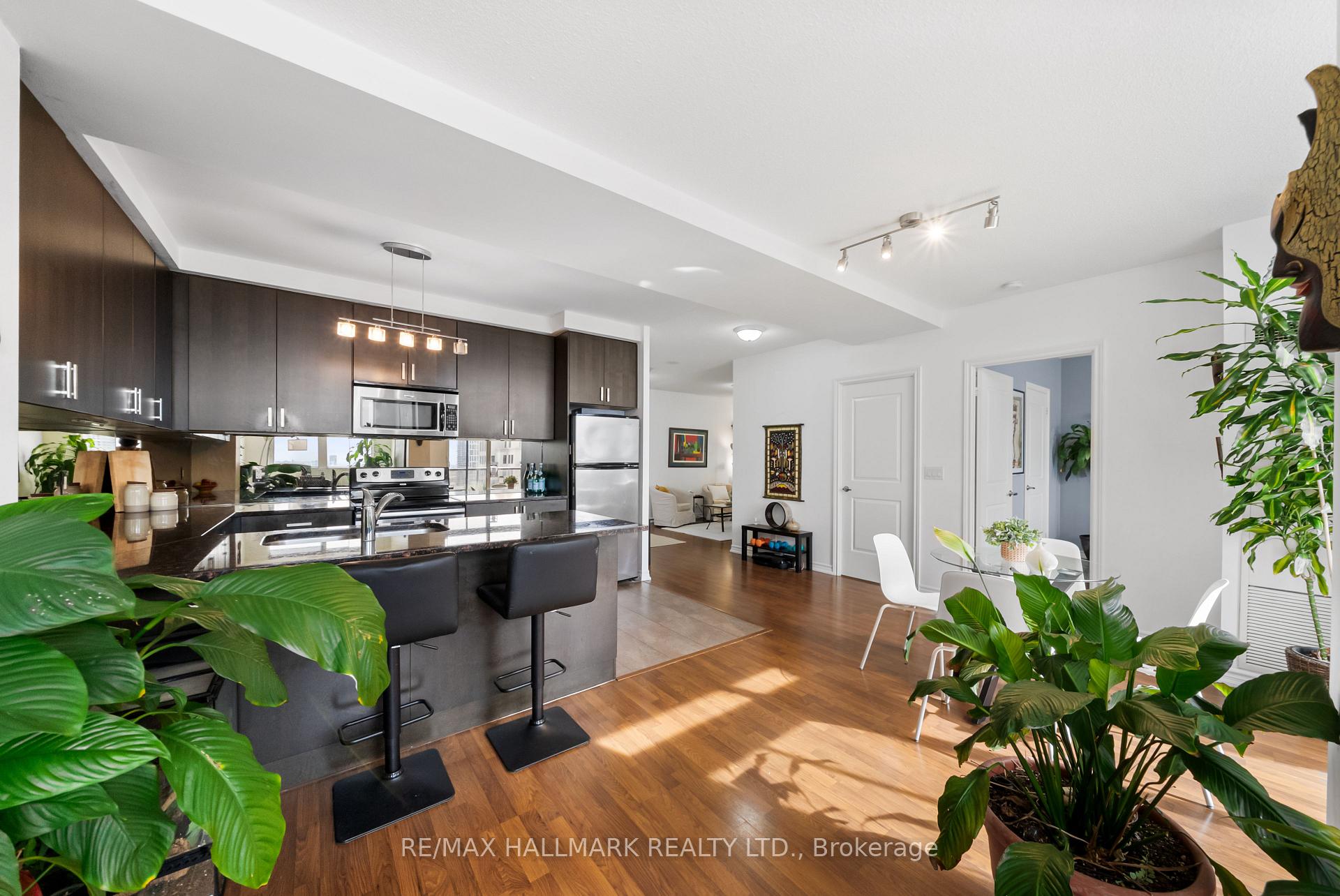 Photo 14 of Unit 1609, 9235 Jane Street, Vaughan, Maple — HOMEH