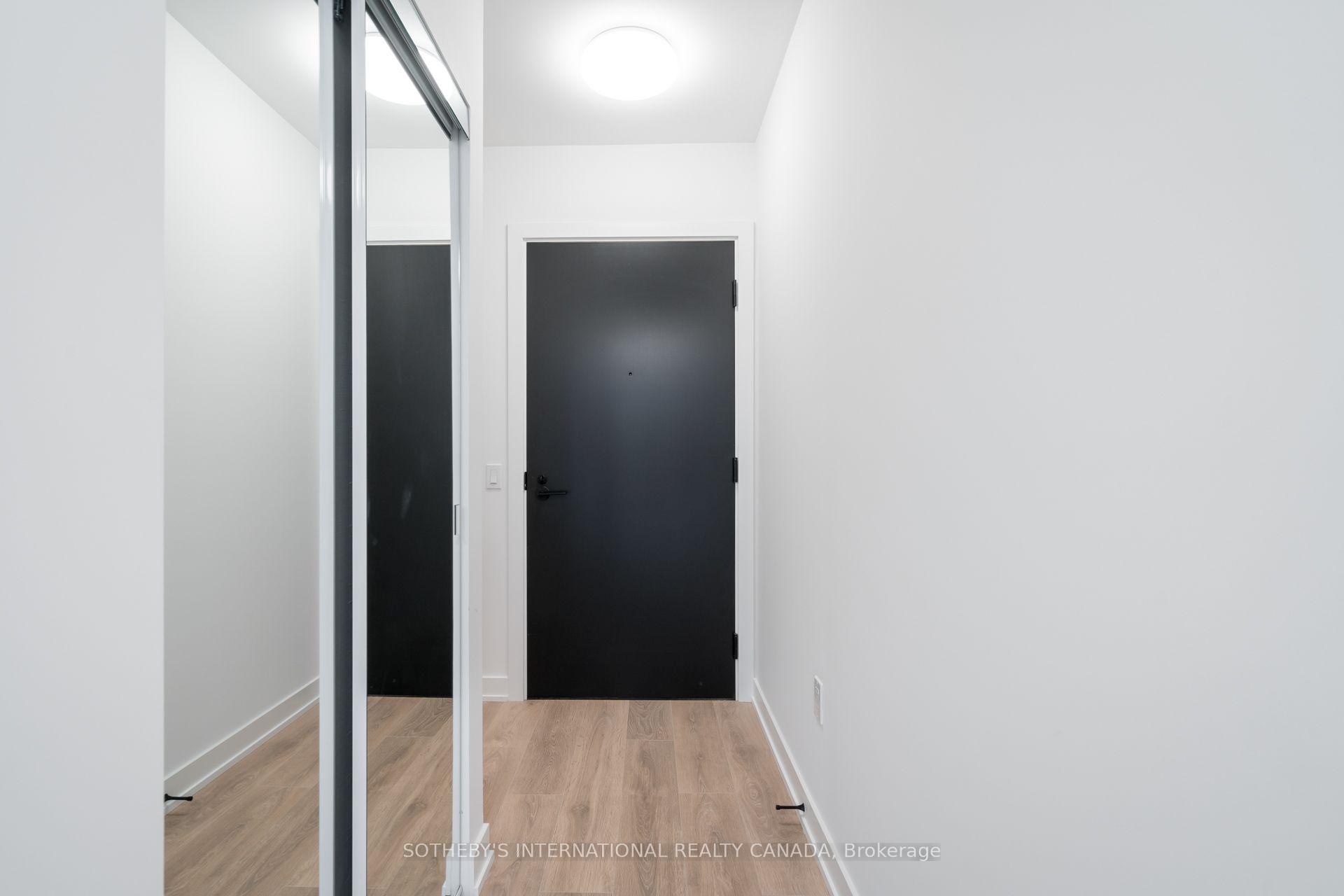 Photo 3 of Unit 407, 117 Broadway Avenue, Toronto, Mount Pleasant West — HOMEH