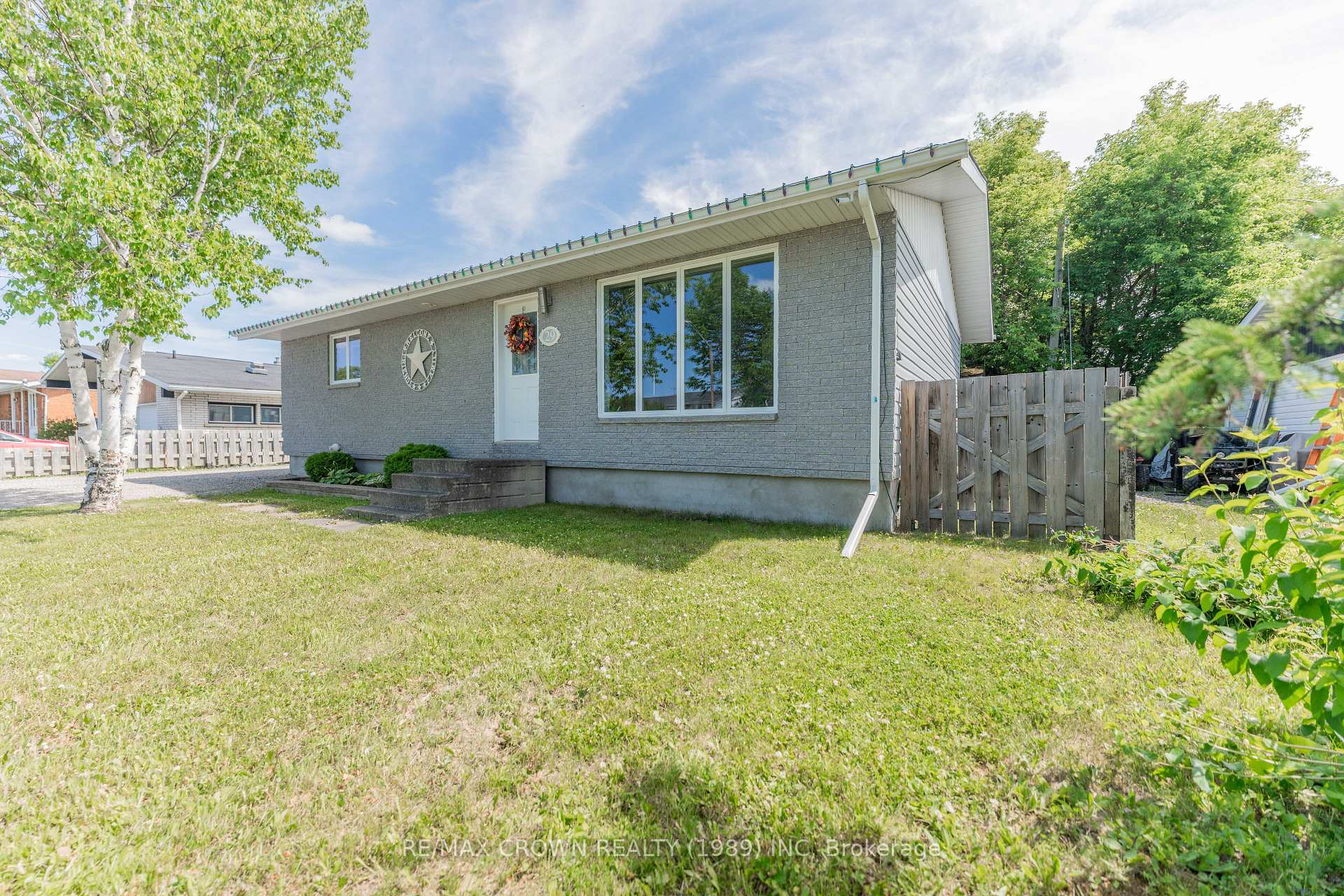 Photo 2 of 29 Hazel Street, Kapuskasing — HOMEH