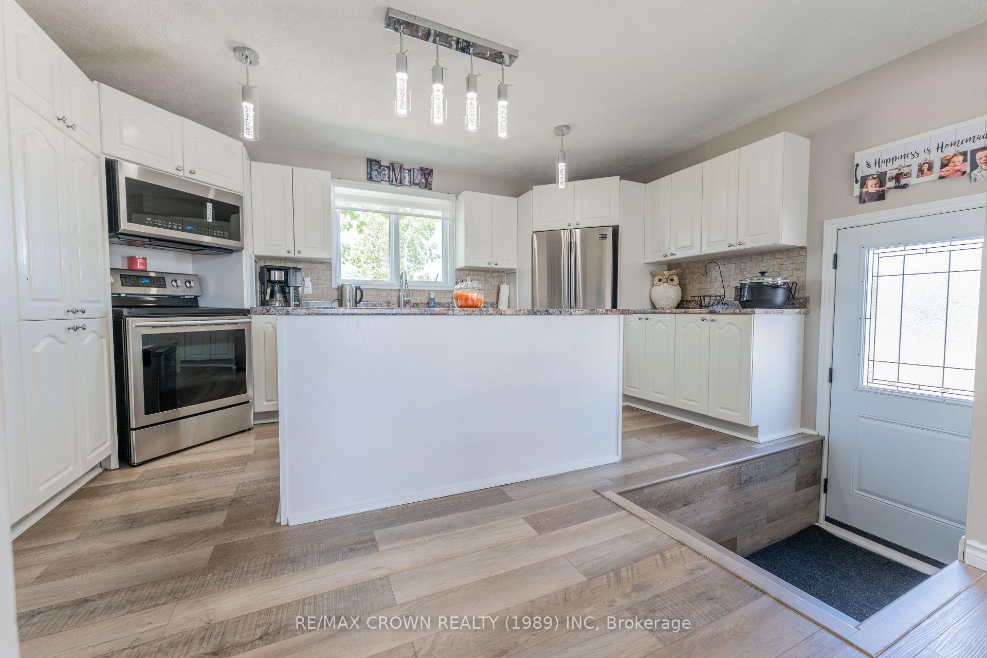 Photo 6 of 29 Hazel Street, Kapuskasing — HOMEH