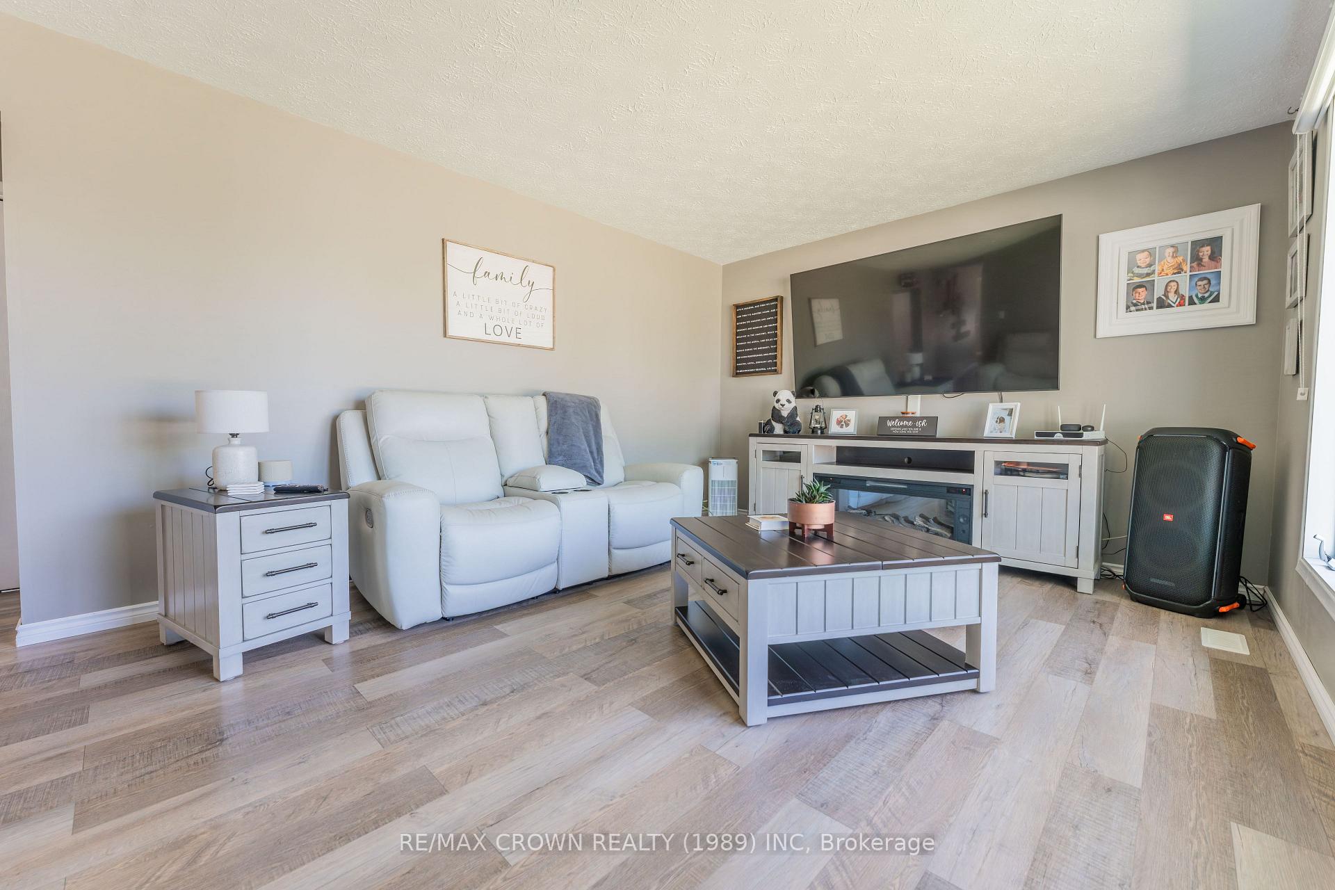 Photo 15 of 29 Hazel Street, Kapuskasing — HOMEH