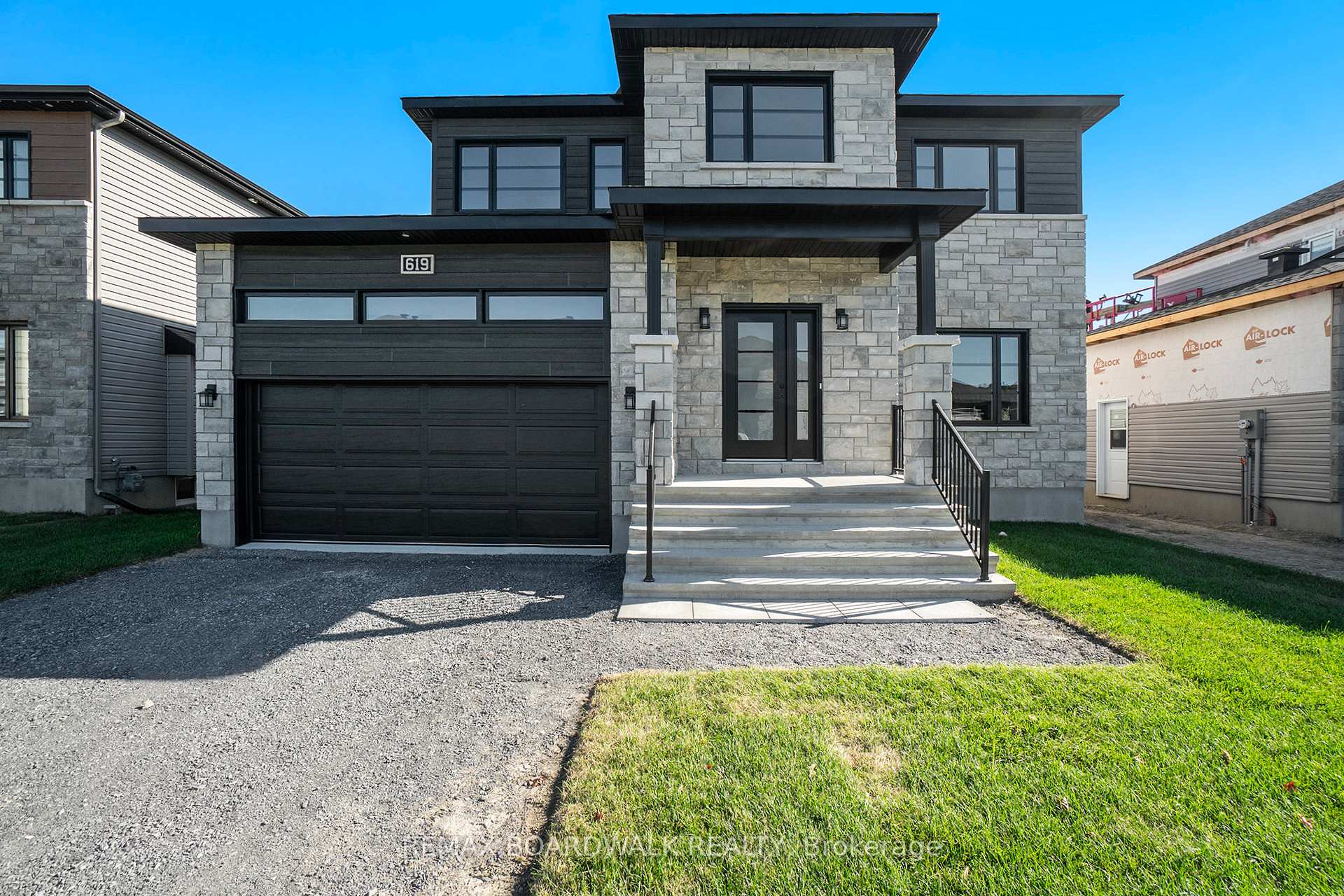 Photo of 619 Geneva Crescent