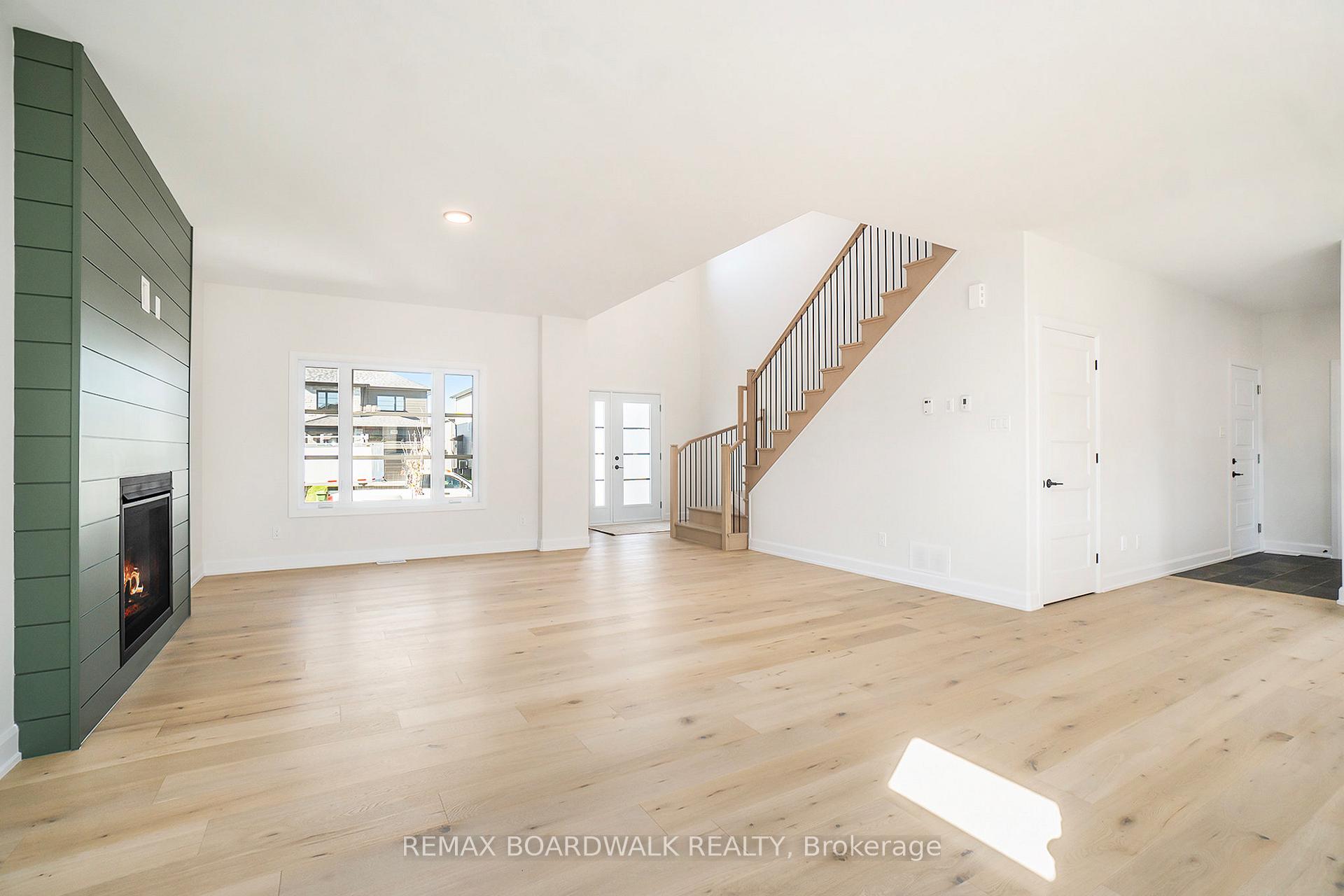 Photo 3 of 619 Geneva Crescent, Russell, Embrun — HOMEH