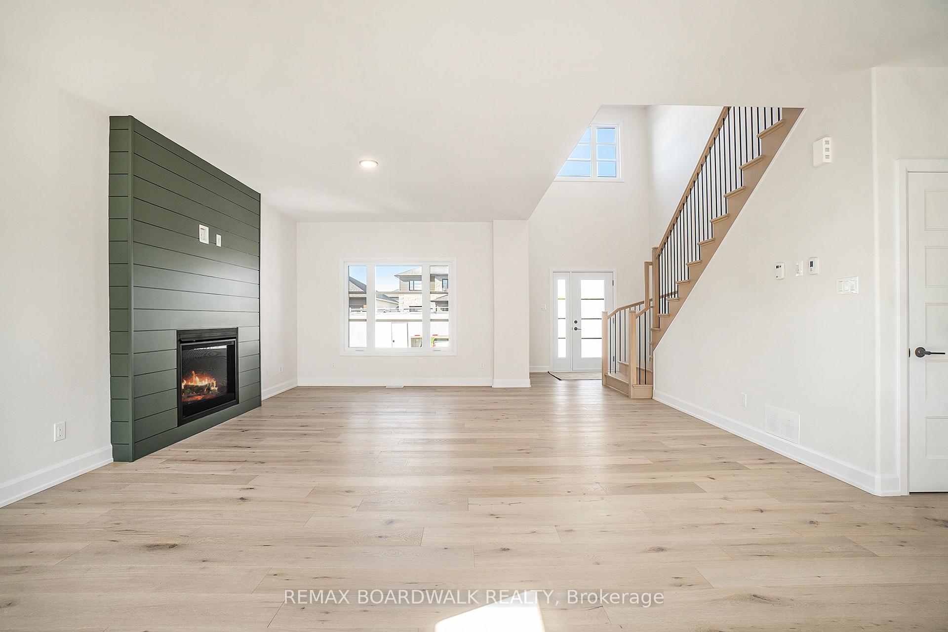 Photo 4 of 619 Geneva Crescent, Russell, Embrun — HOMEH