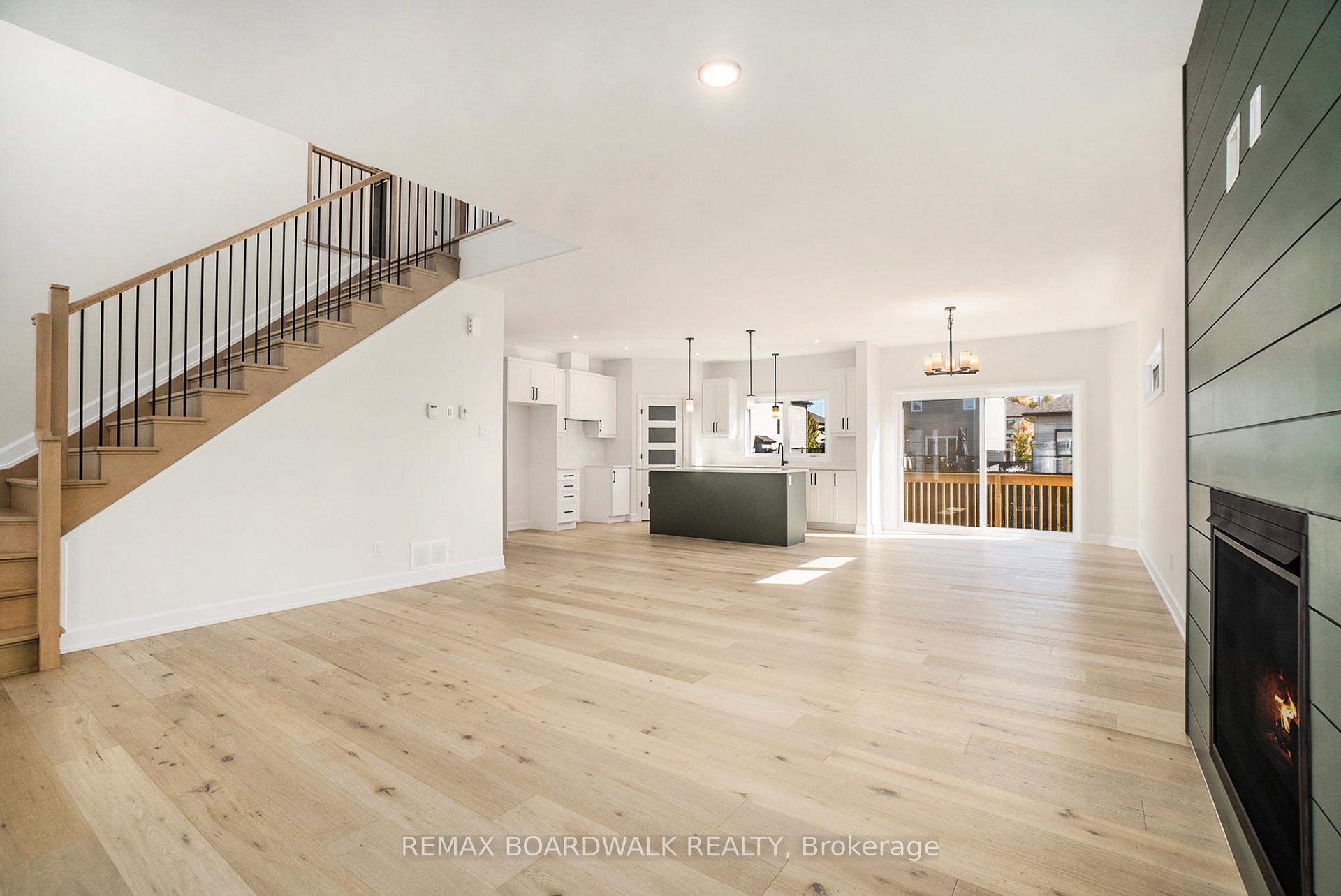 Photo 5 of 619 Geneva Crescent, Russell, Embrun — HOMEH