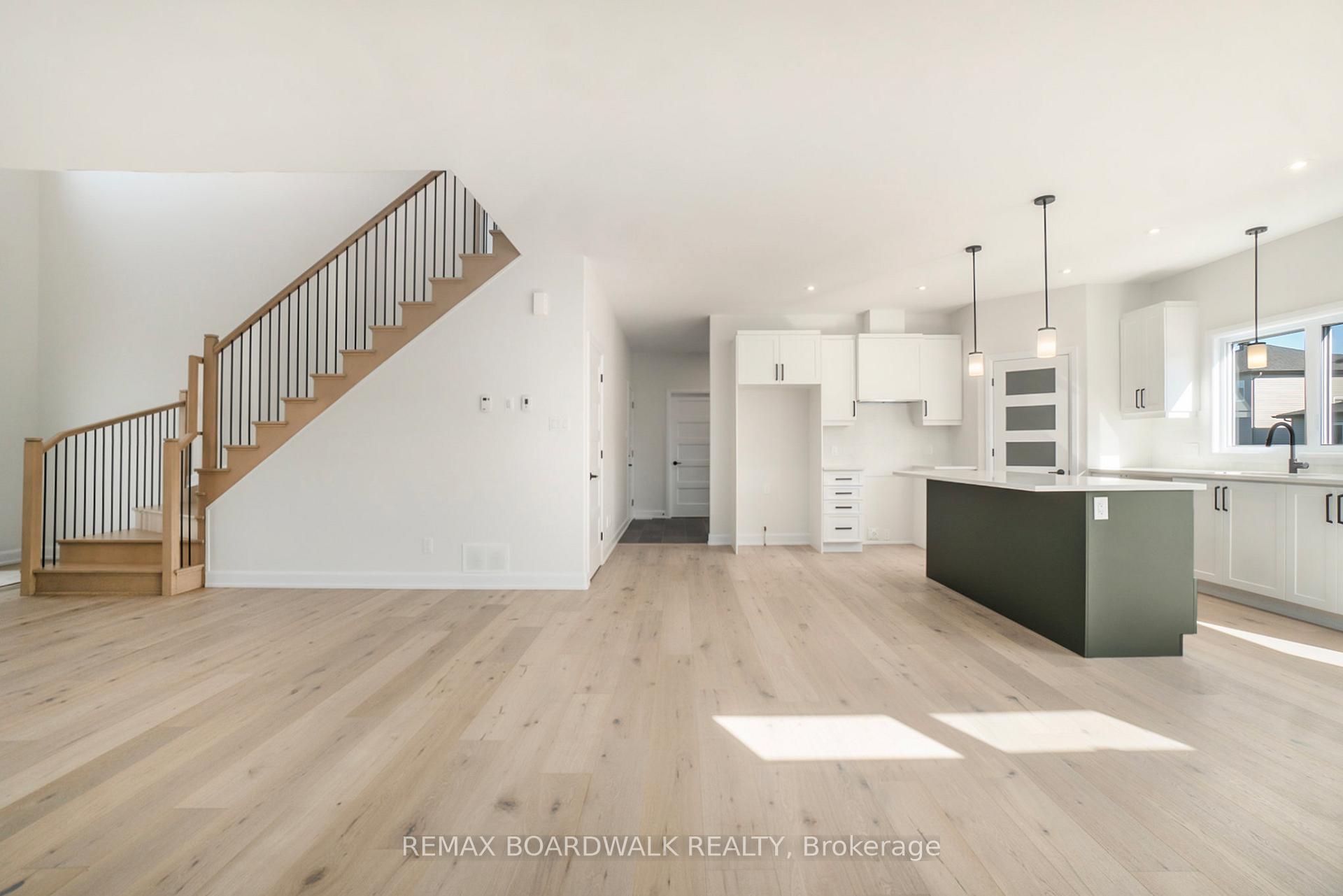 Photo 7 of 619 Geneva Crescent, Russell, Embrun — HOMEH
