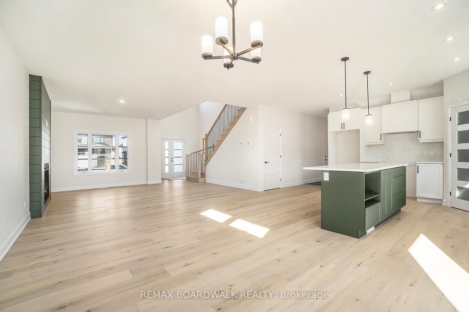 Photo 8 of 619 Geneva Crescent, Russell, Embrun — HOMEH