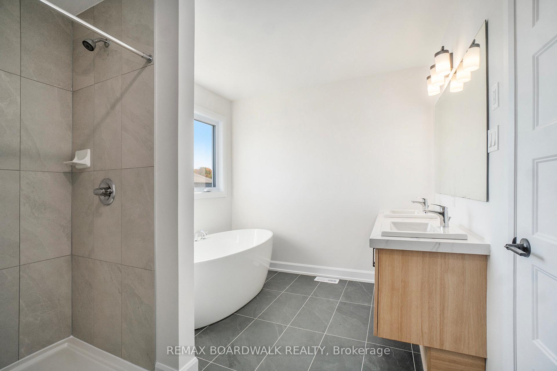 Photo 14 of 619 Geneva Crescent, Russell, Embrun — HOMEH